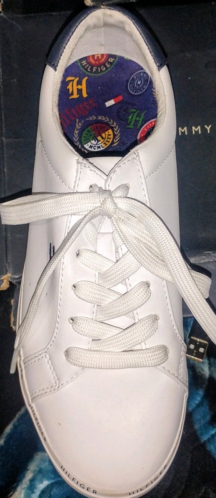 TOMMY HILFIGER Women’s White Henissly Round-Toe Lace-Up Sneakers SZ 8.5