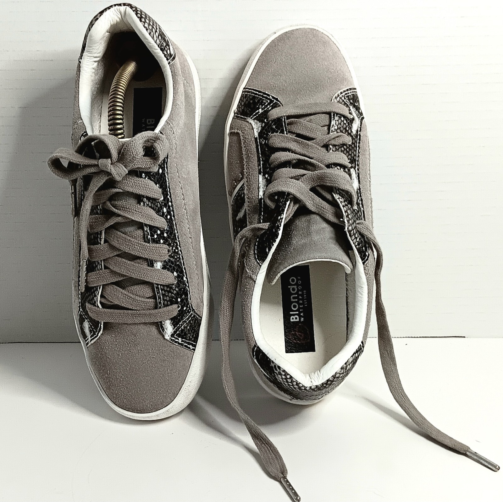 Blondo Snake Waterproof Casual Sneakers Size W 7.5 Fashionable Edgy EUC