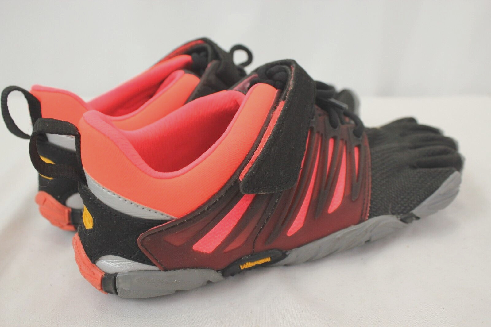 VIBRAM FIVE FINGERS WOMEN’S WATER SHOES NEON PINK SIZE 7-7.5 EUC!