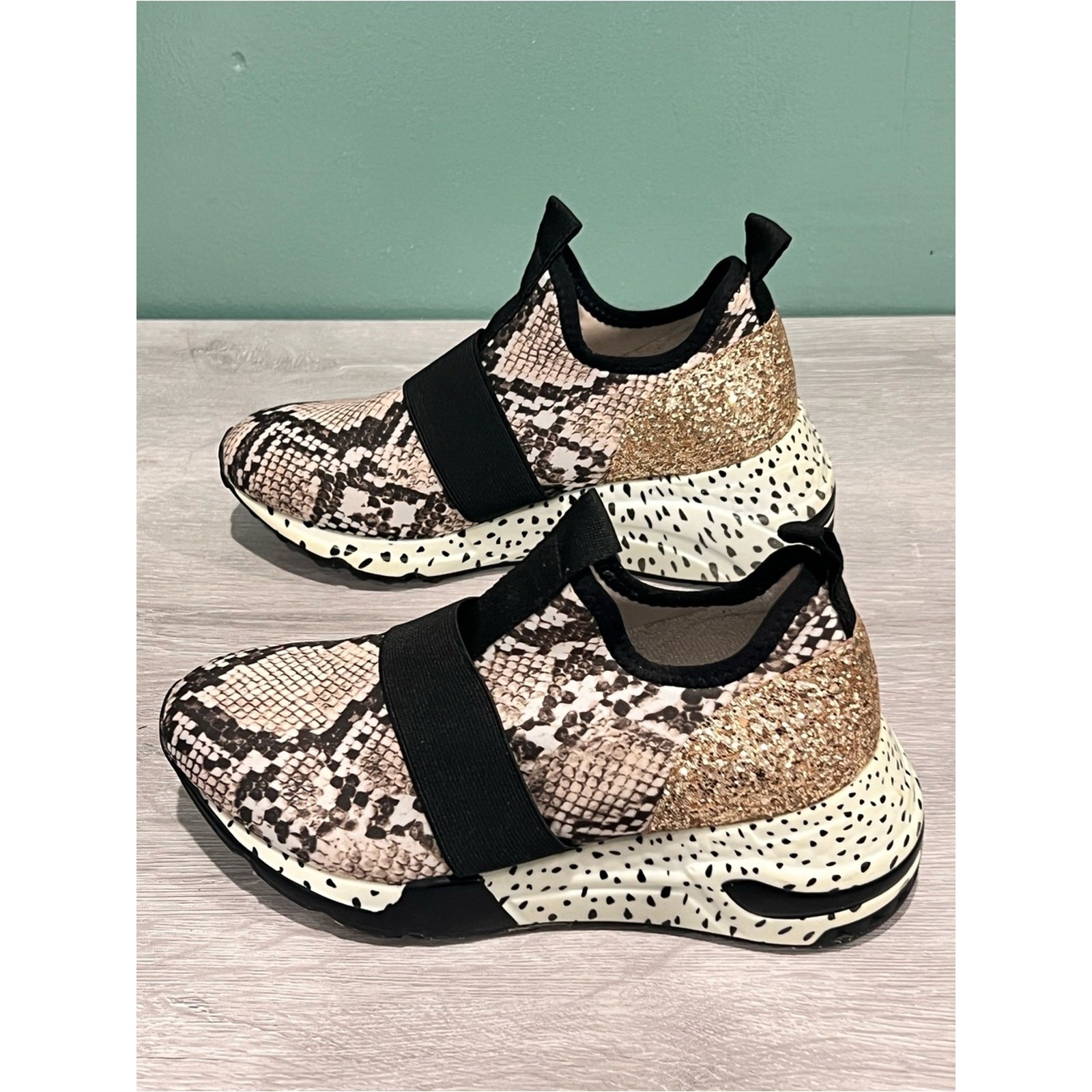 Steve Madden Multi Print Gold Sparkle Slip On Sneakers Women’s Size 5.5