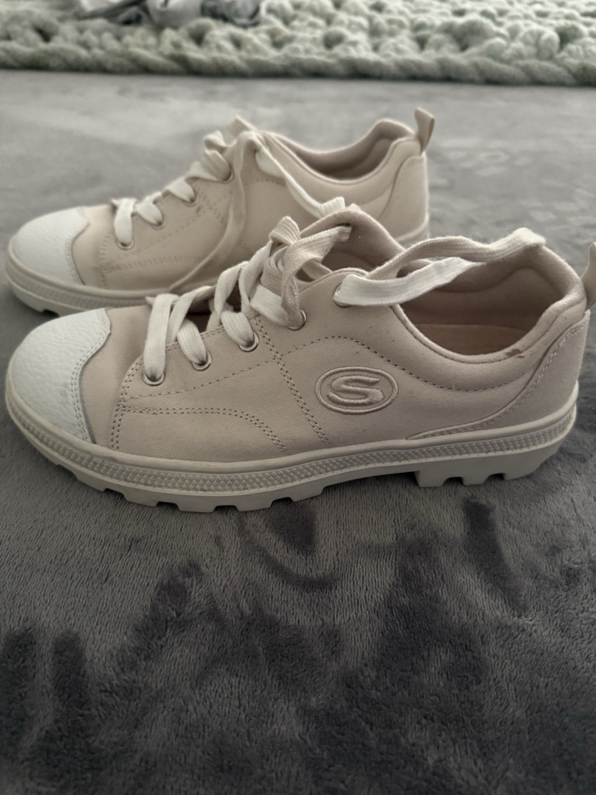 Skechers