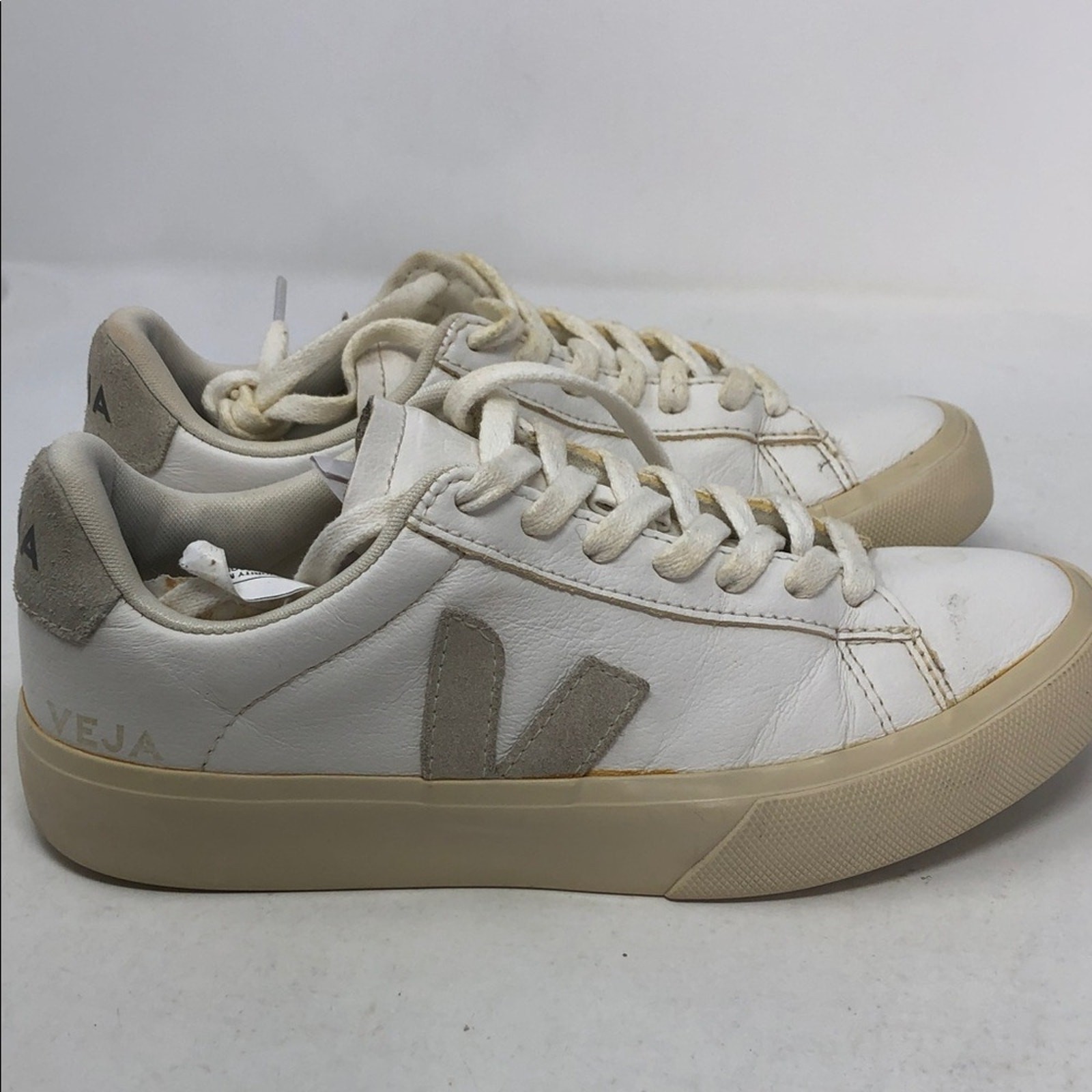 Veja T2 White Beige Women’s Leather Sneakers – Size 6