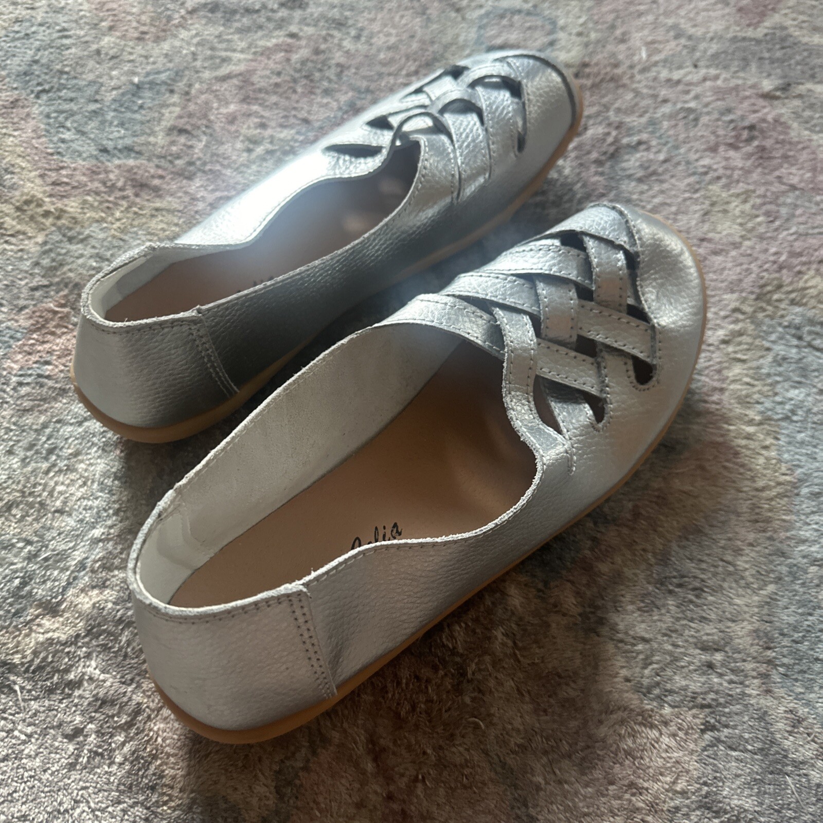 Women’s Venus Celia Silver Shoes 39 size 8 or 8.5 chrome sandal T18