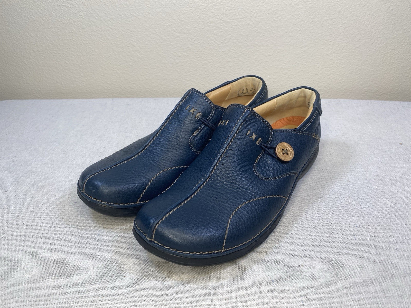 Clarks Unstructured Un.Loop Blue Leather Womens 9 US/40EU Slip-On Comfort Shoes