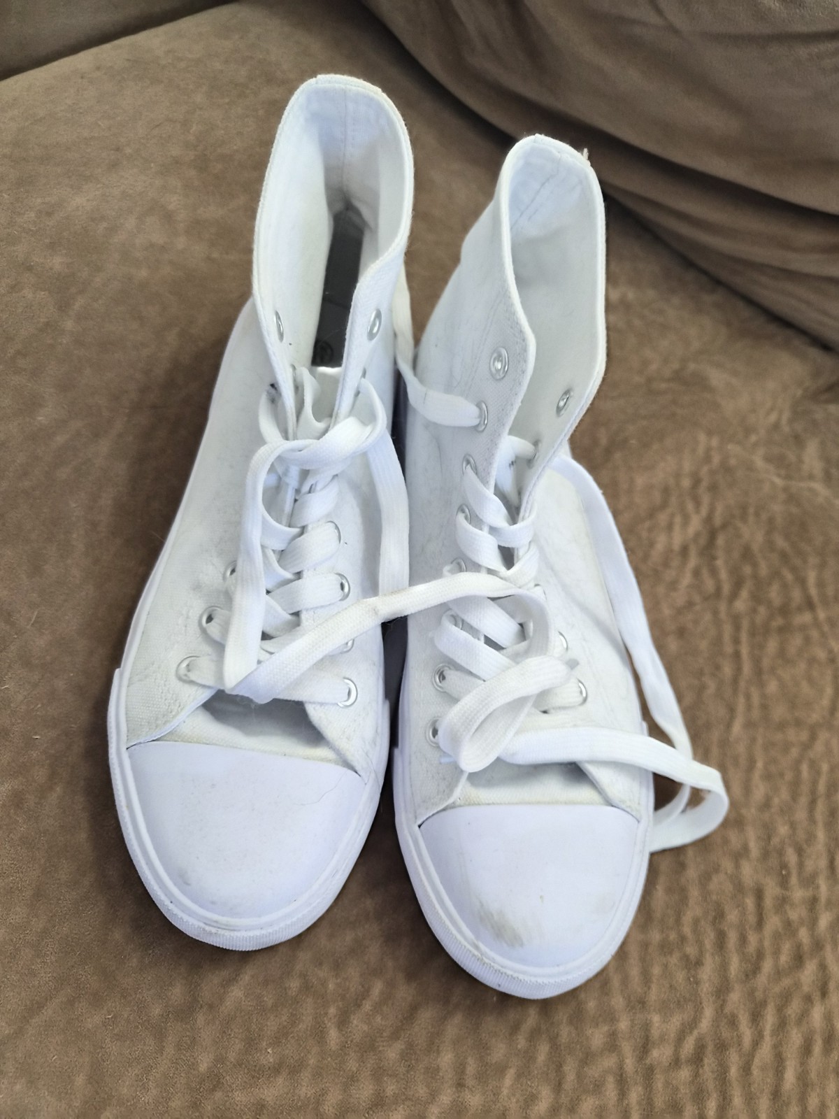 Women’s High Top White Canvas Sneakers Size 8.5