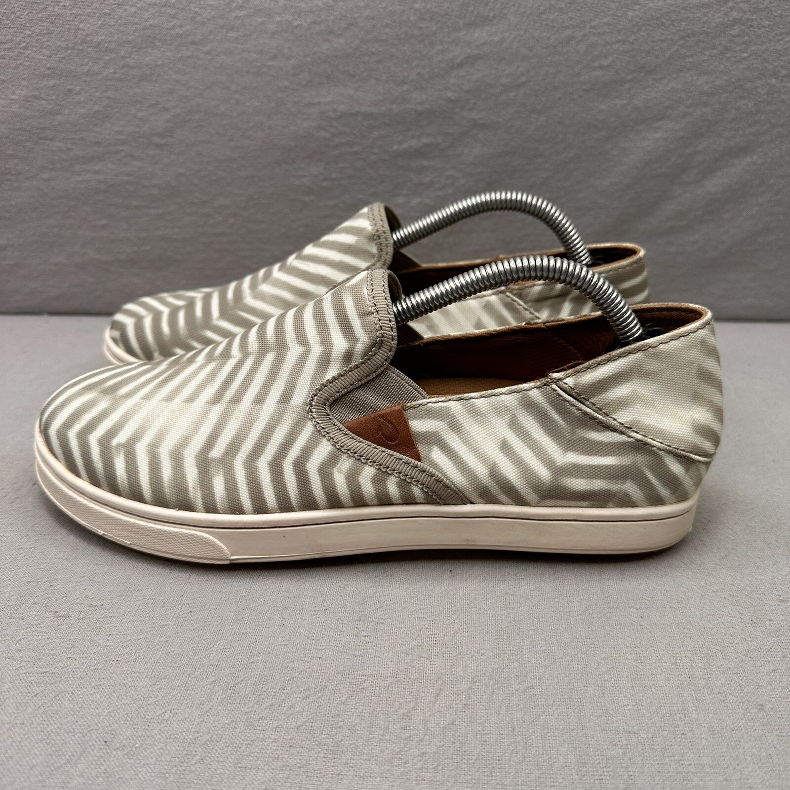OluKai Pehuea Pai Womens Size 7 Shoes Gray/Off White Canvas Slip On Sneakers