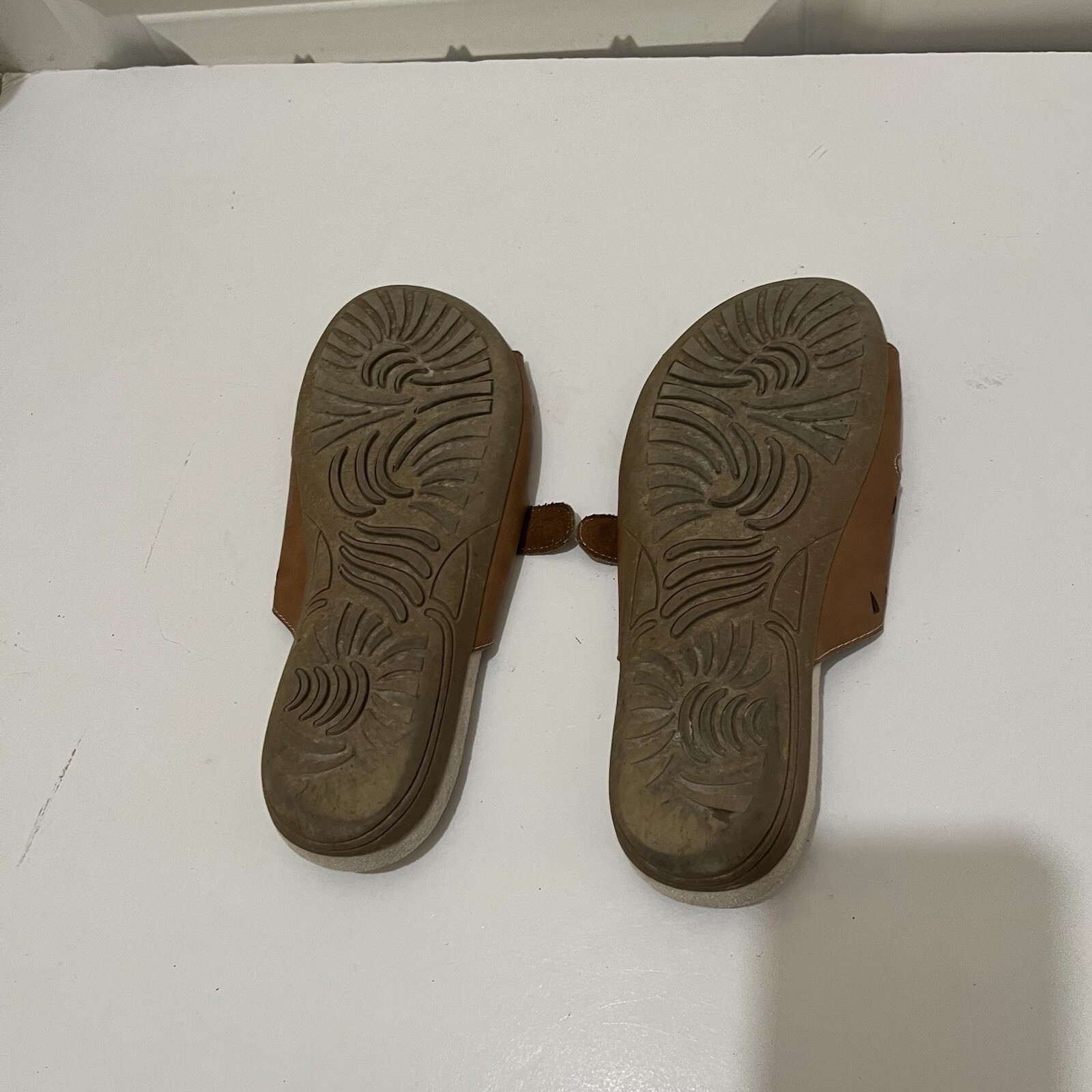 Easy Street Comfort Wave Venus Brown Double Buckle Strap Slip On Sandals Sz 6.5M