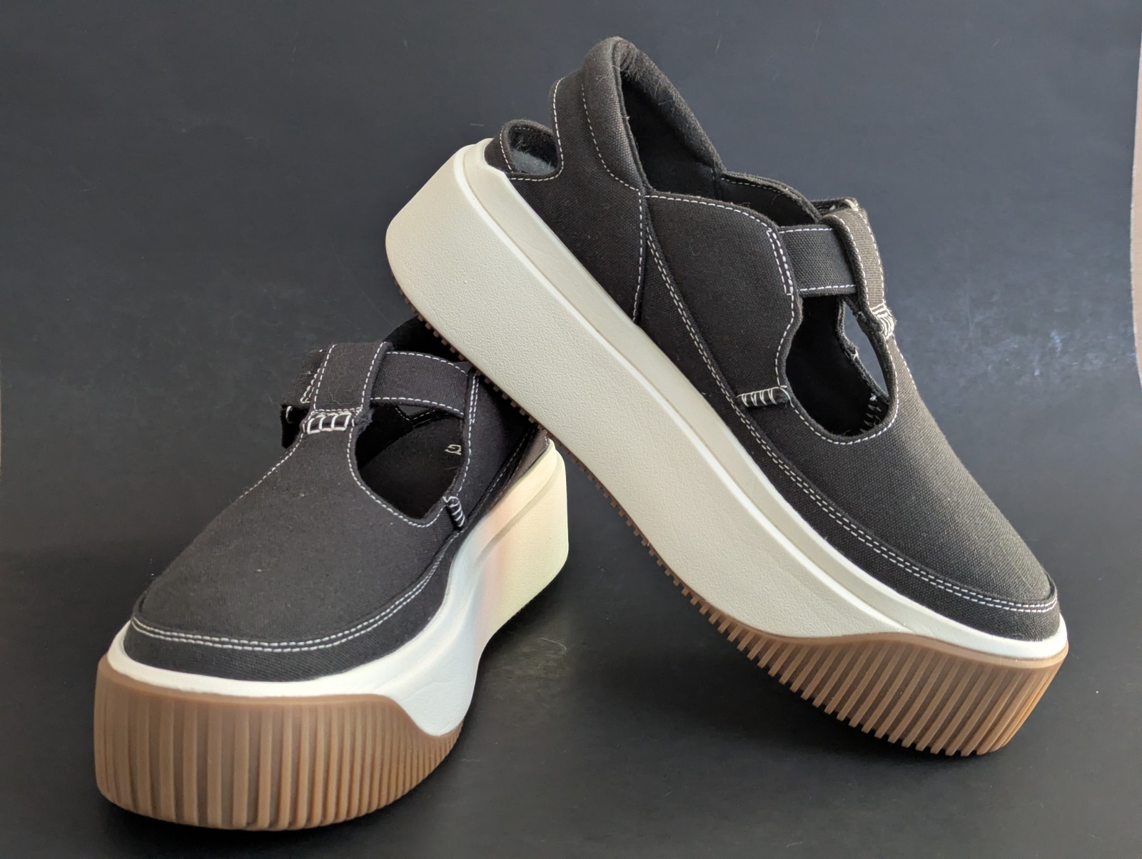 UGG EZ-Duzzit T-Strap 1167500-BLK Sneakers Women’s 7B Black Platform Shoes DNNY9