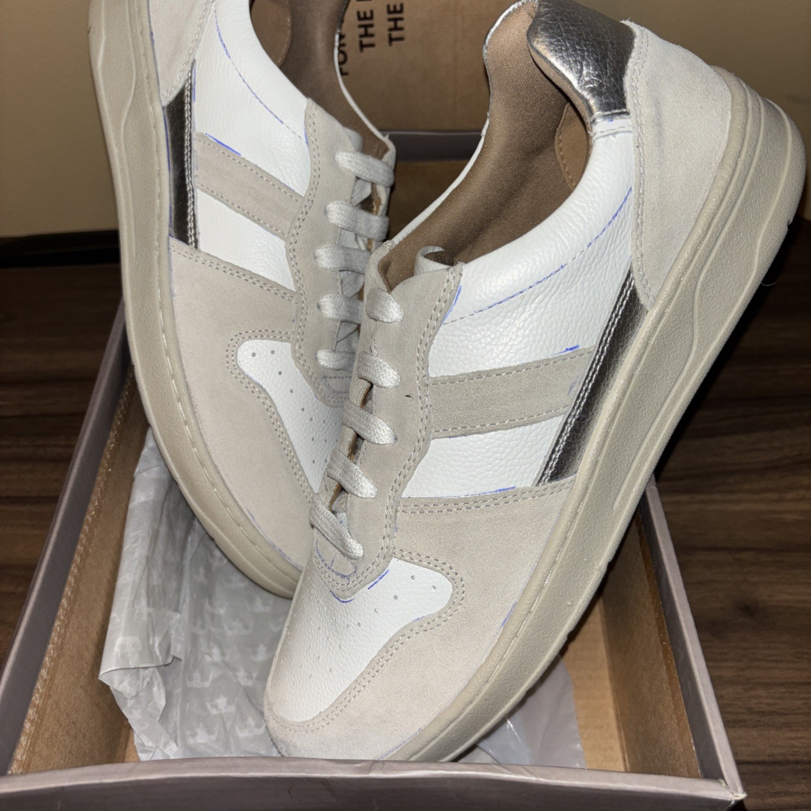 NIB Crown Vintage Tate Women 10 Leather Lace Up Sneakers White Gray Silver 41.5