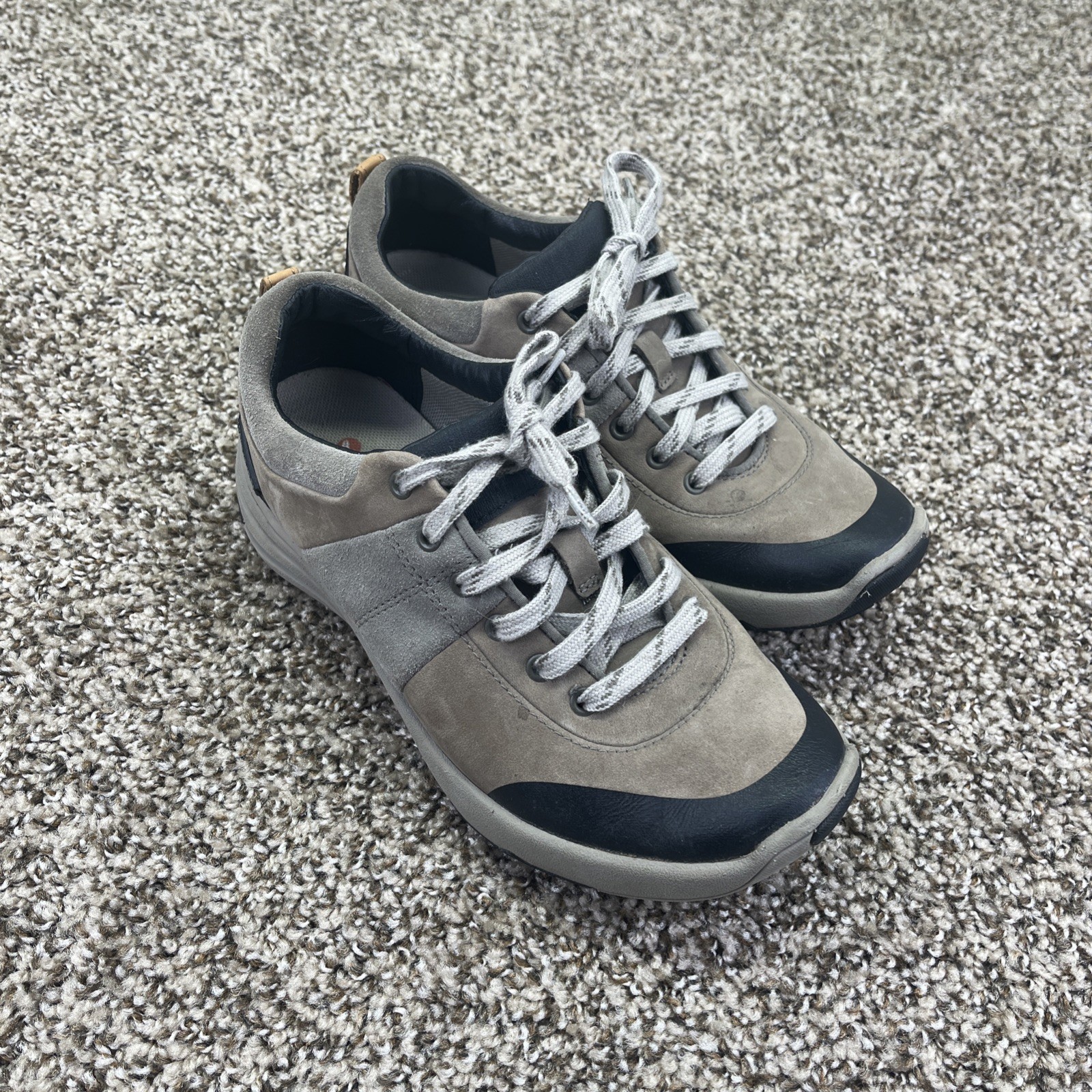 Clarks Wave Andes Women Size 5.5 M Desert Suede Nubuck Waterproof Walking Shoes