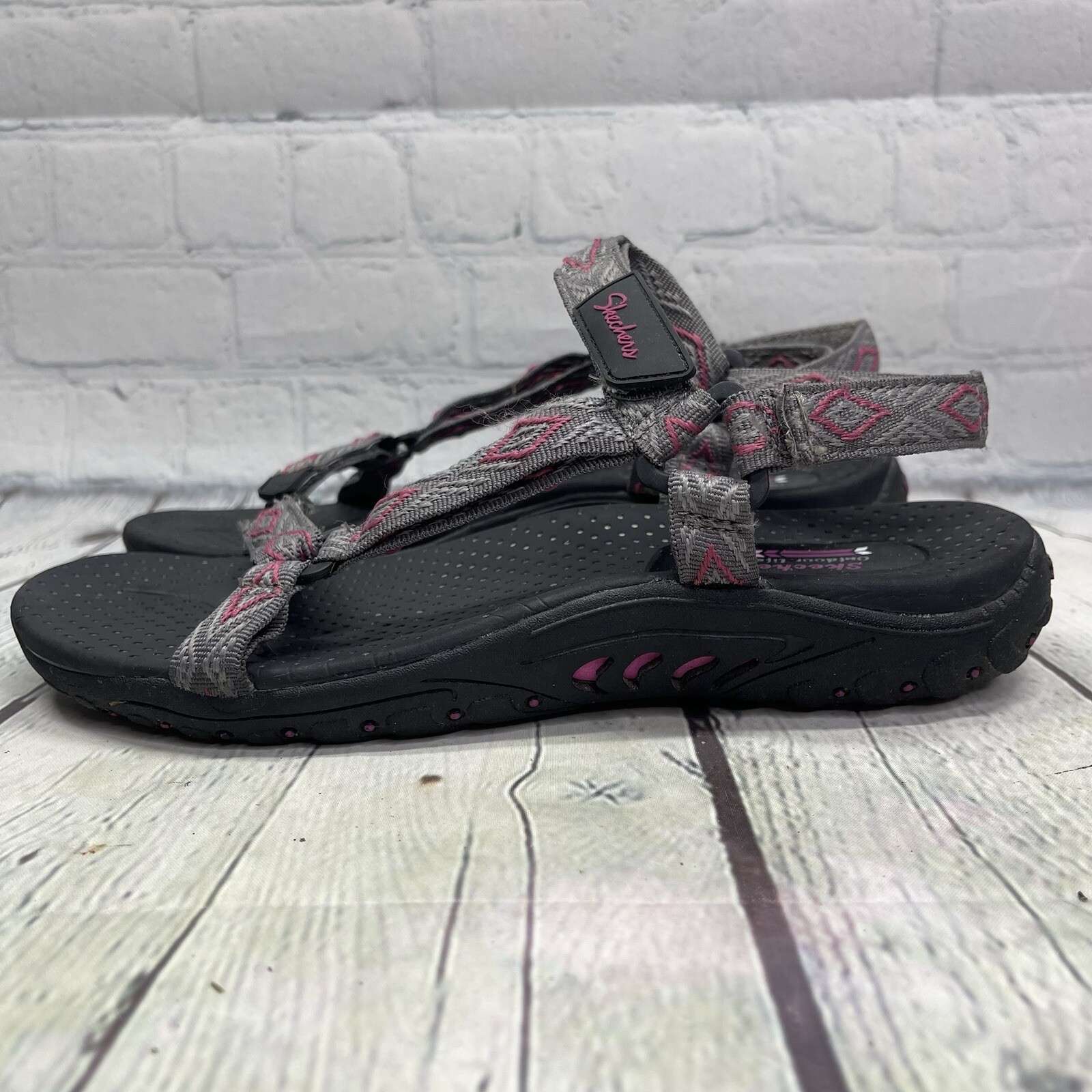 Skechers Reggae Sandals Women Size 9 Strappy Outdoor Lifestyle Hiking Walking