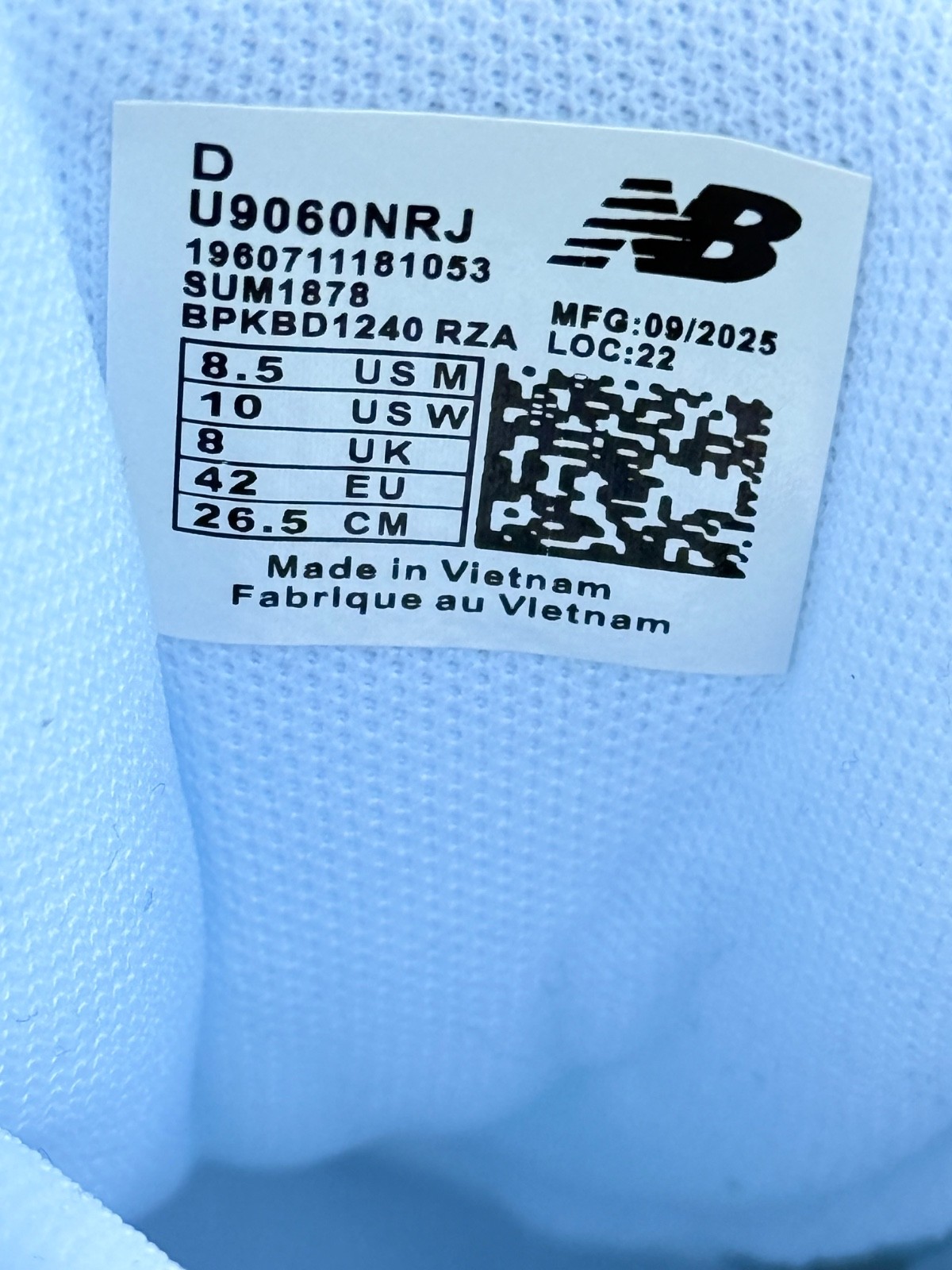 N balance 9060 M8.5 W10 shoes