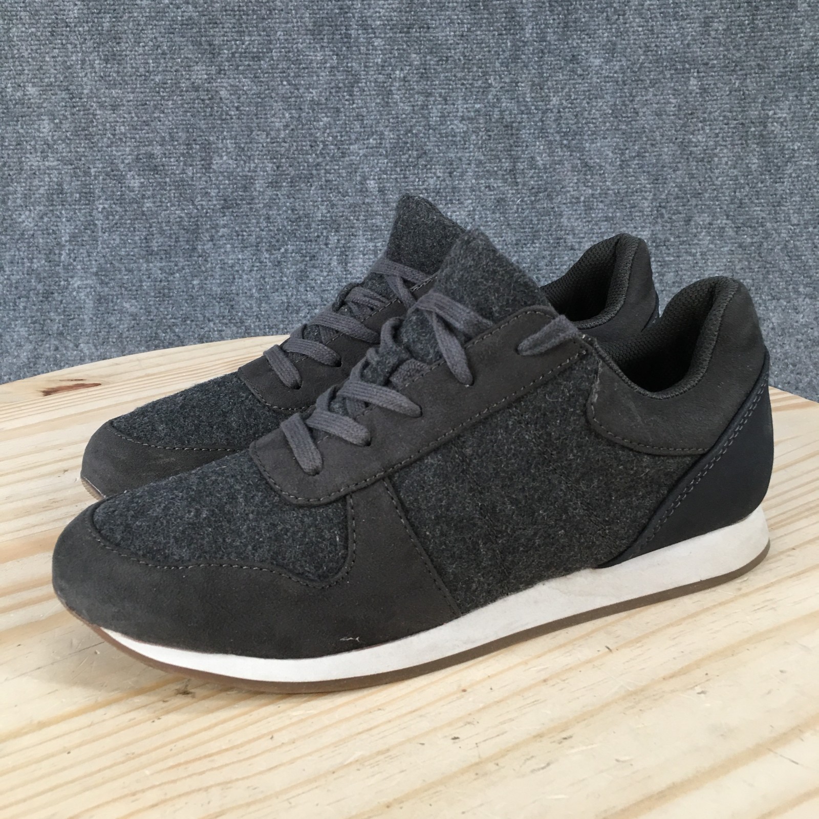 SO Shoes Womens 9 Medium Casual Sneakers Lace Up Low Top Comfort Round Toe Gray