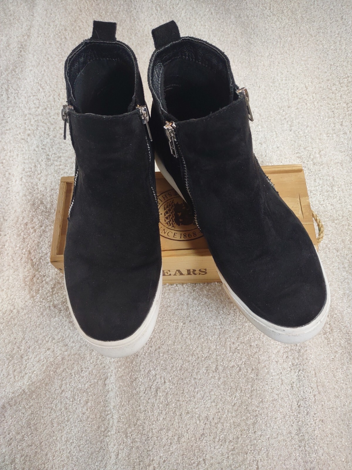 Soda Womens Taylor Nubuck Hight Top Slip On Fashion Sneakers Sz 8.5 Euc