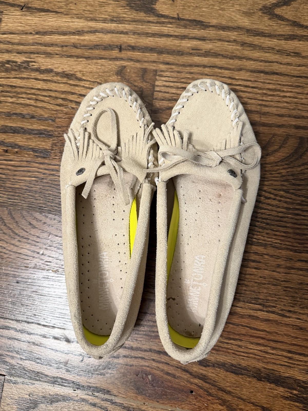 Minnetonka 4308 Kilty Plus Moc Beige Moccasin Shoes Women’s 7.5