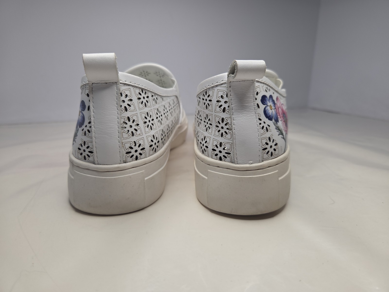 Spring Step L’Artiste Reallove White Leather sneaker Laser Cut Floral Sz 7 NWOB