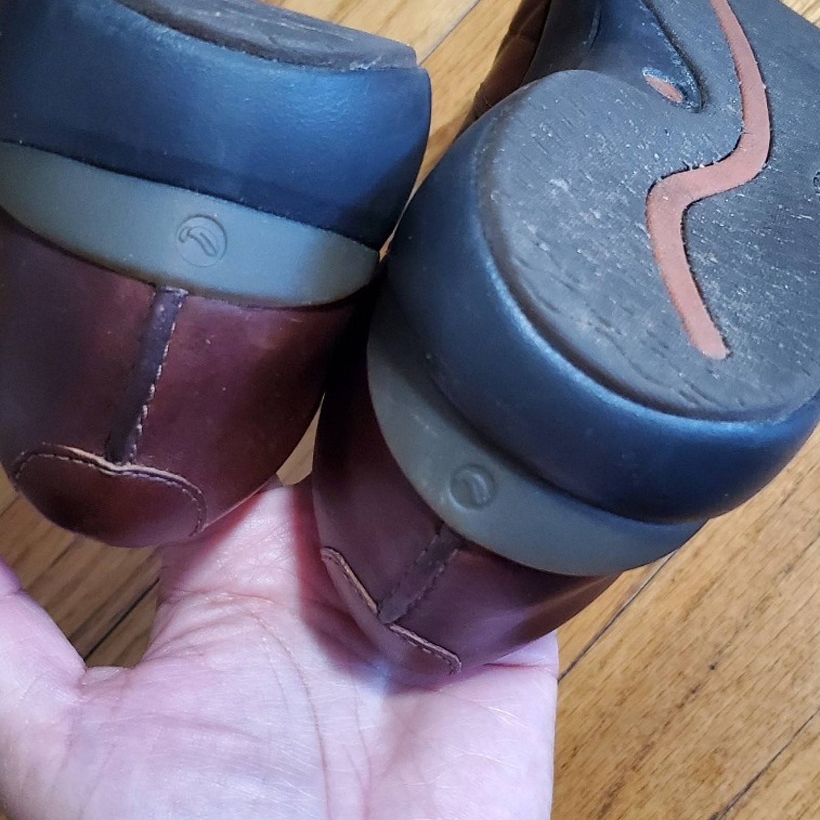 Clarks Un Loop2 Walk Dark Tan Leather 8.5 barely worn Excellent condition