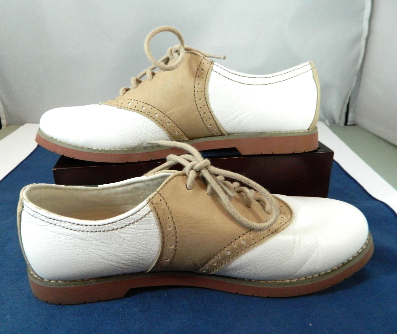 Eastland Sadie Women’s Size 6 Saddle Shoes Leather Oxford White Brown 3331
