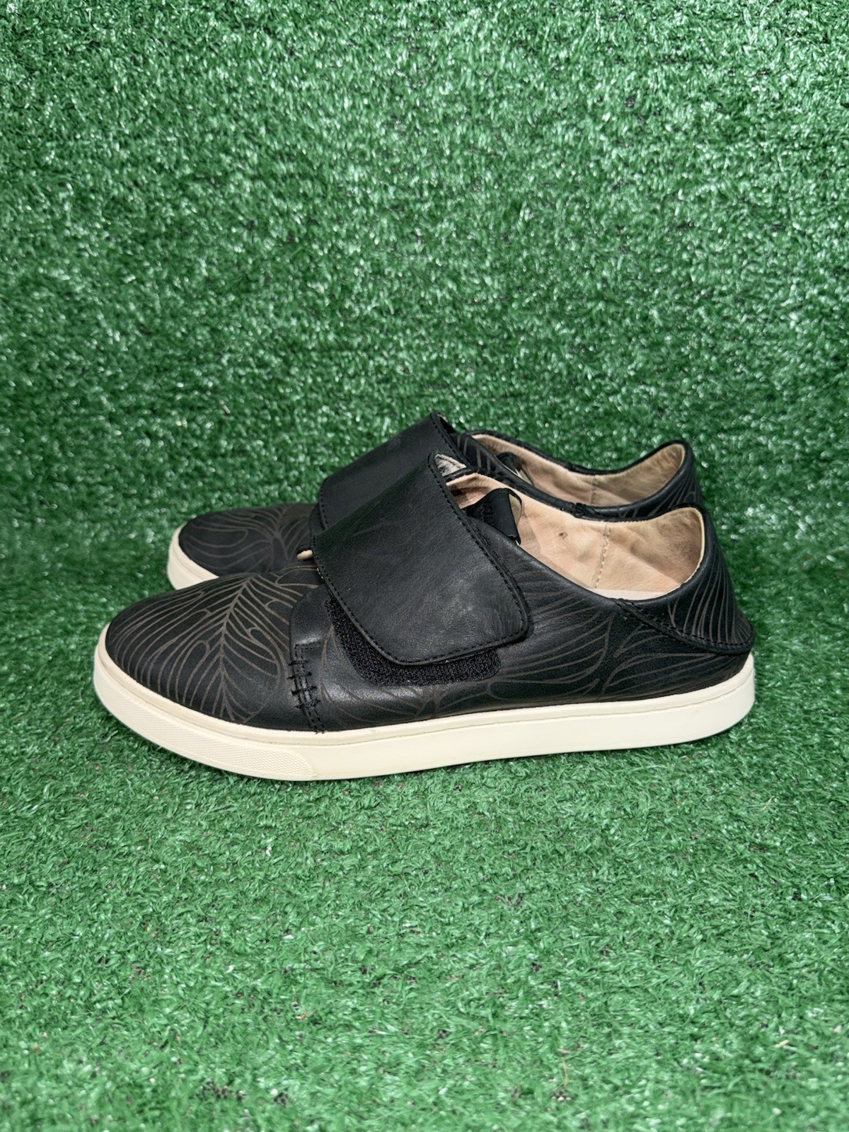 Olukai Women Size 6 Pehuea Loupili Black White Leather Shoe Strap Casual Sneaker