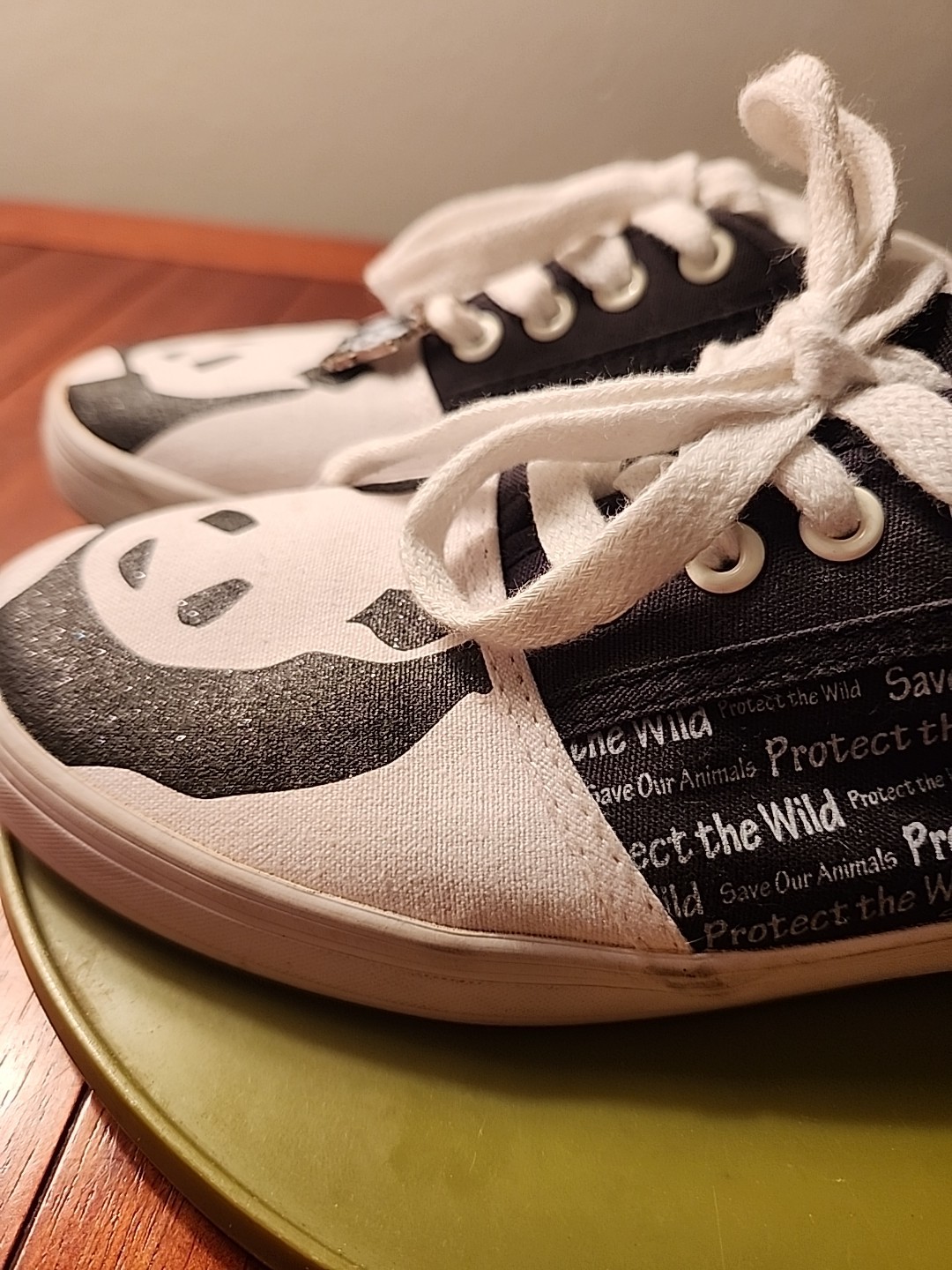 Save the Animals Panda Sneakers Womens size 7.5 Canvas Black Bradford Exchange