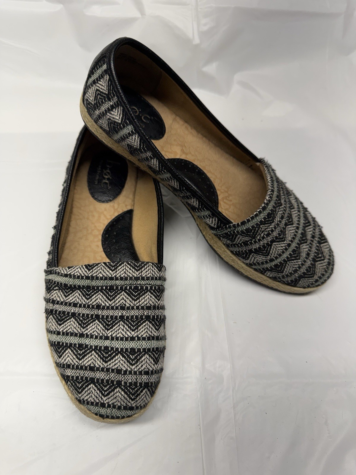 BORN Women’s Black Fabric/Leather Geometric Slip On Shoes Flat Heel Size 7M