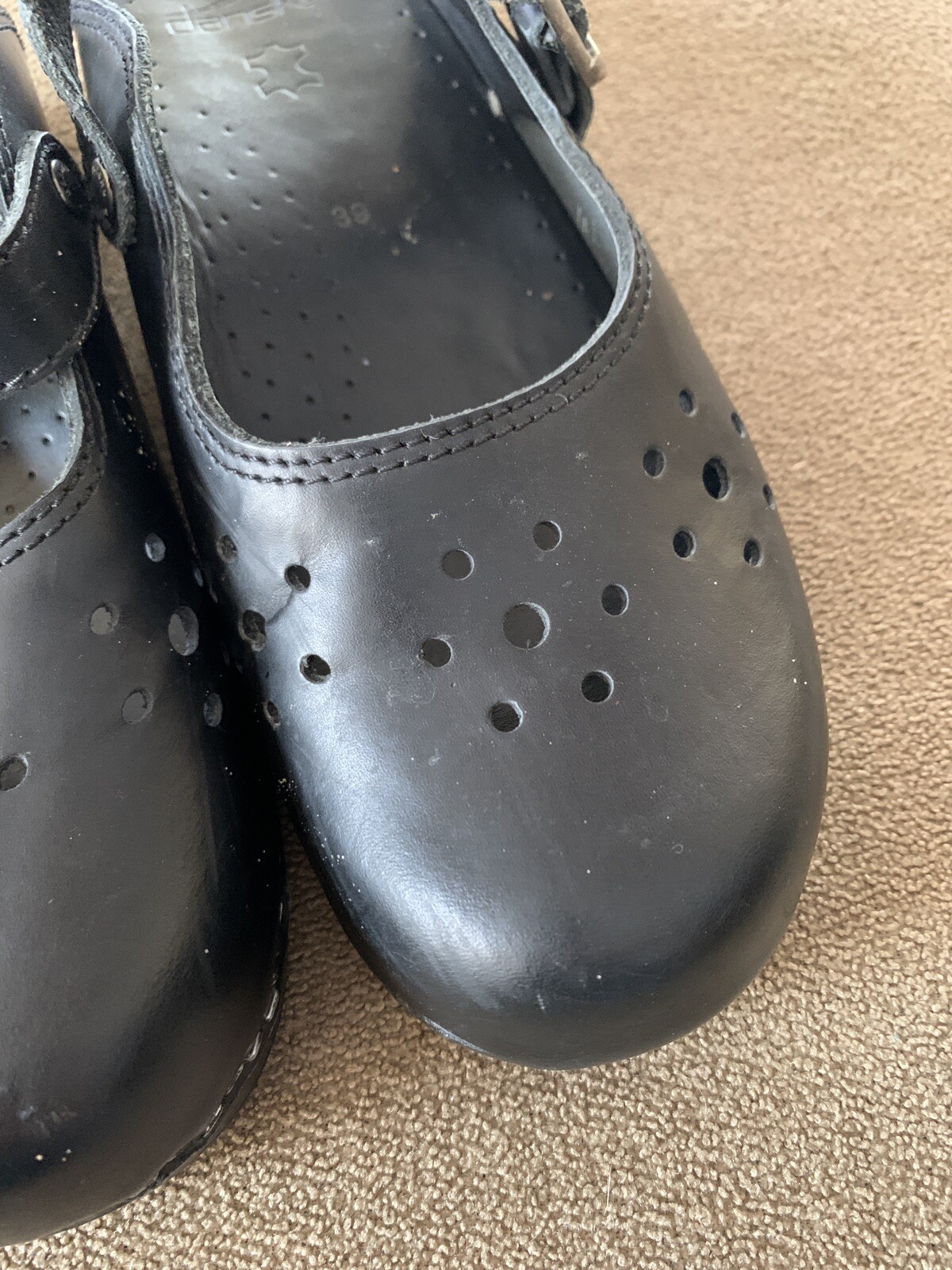 Women’s Size 39 (8.5-9) M Dansko Black Slip On Professional Clogs (TD)