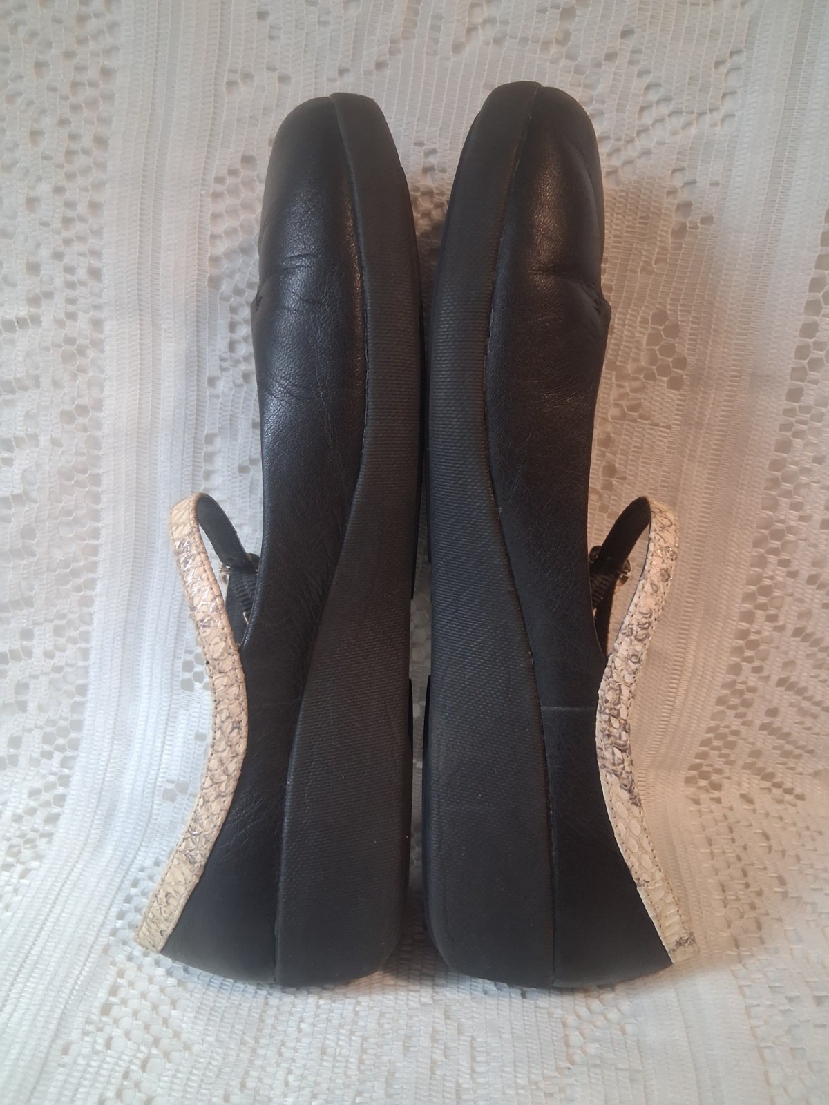 FitFlop Mary Jane’s Premium Black Leather w ‘snake skin’ print accent Sz 10/41