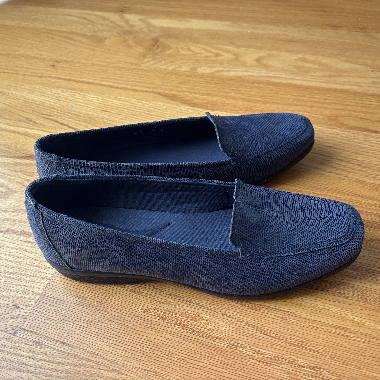 Clark’s Collection Women’s Slip-On Shoes Size 10 Navy Blue