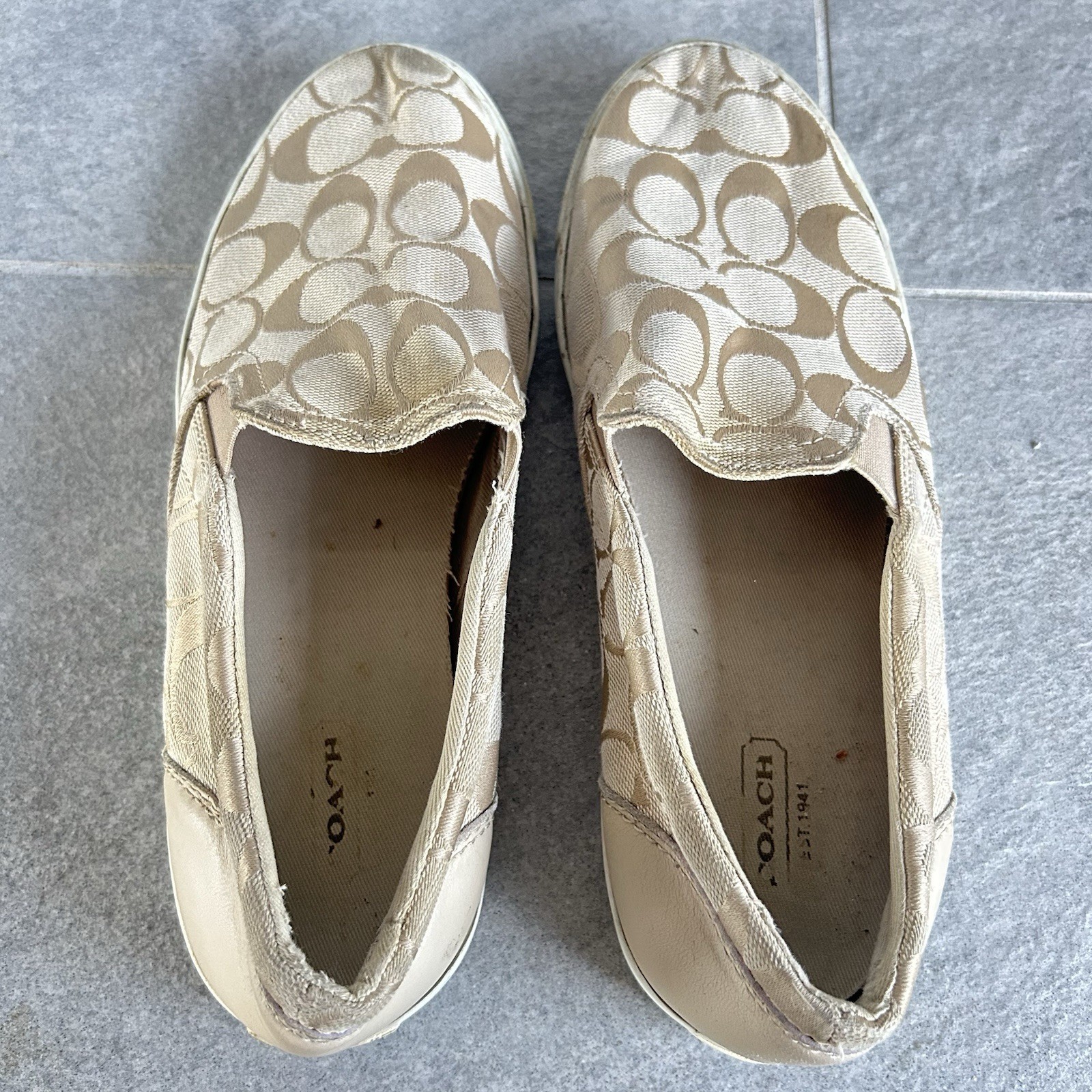 Coach Alegra Light Brown Signature Slip-On Sneaker Size Women’s 8.5US/39EU