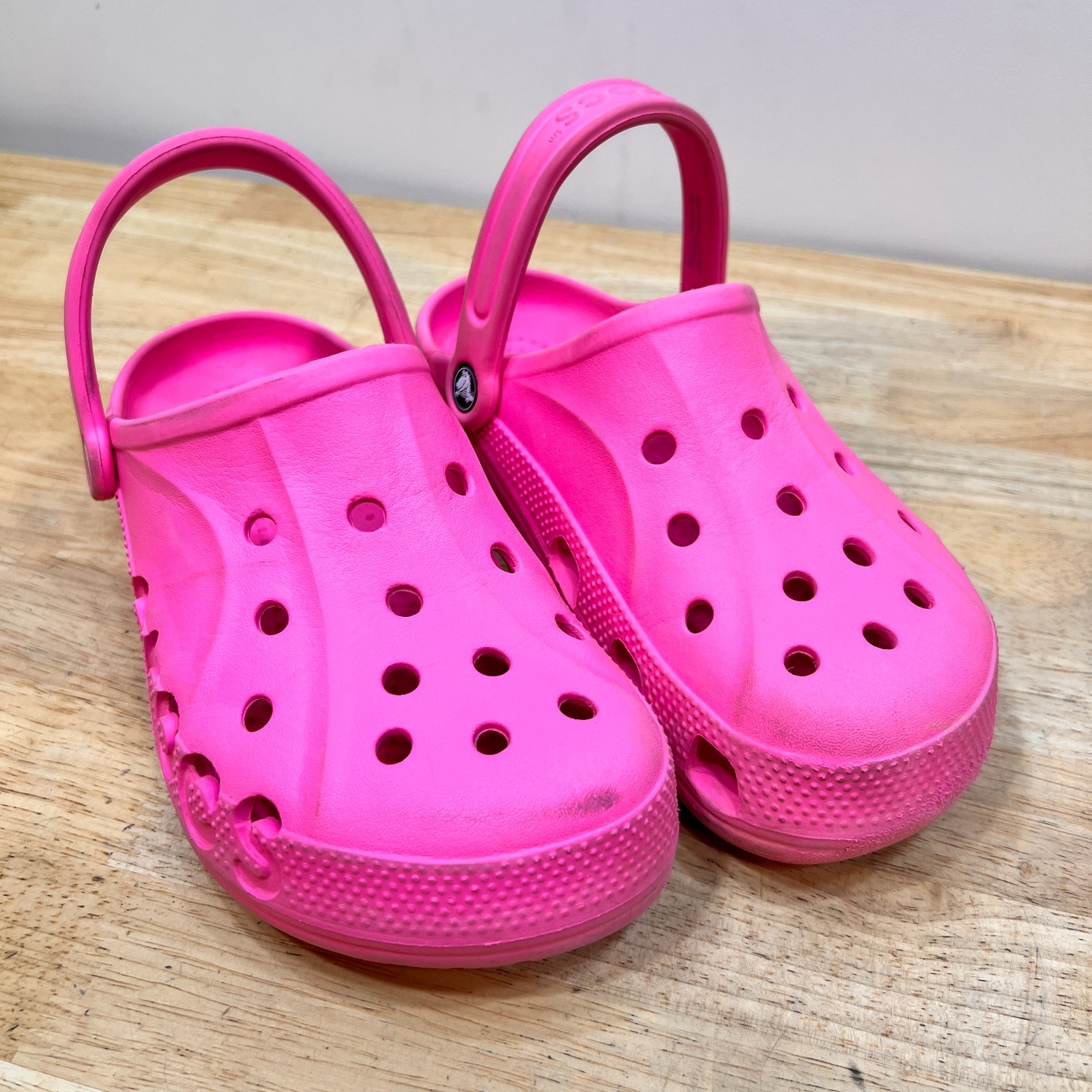 Crocs Baya Clog Neon Pink Sandals Shoes Womens 9 Mens 7 Comfort Slip On