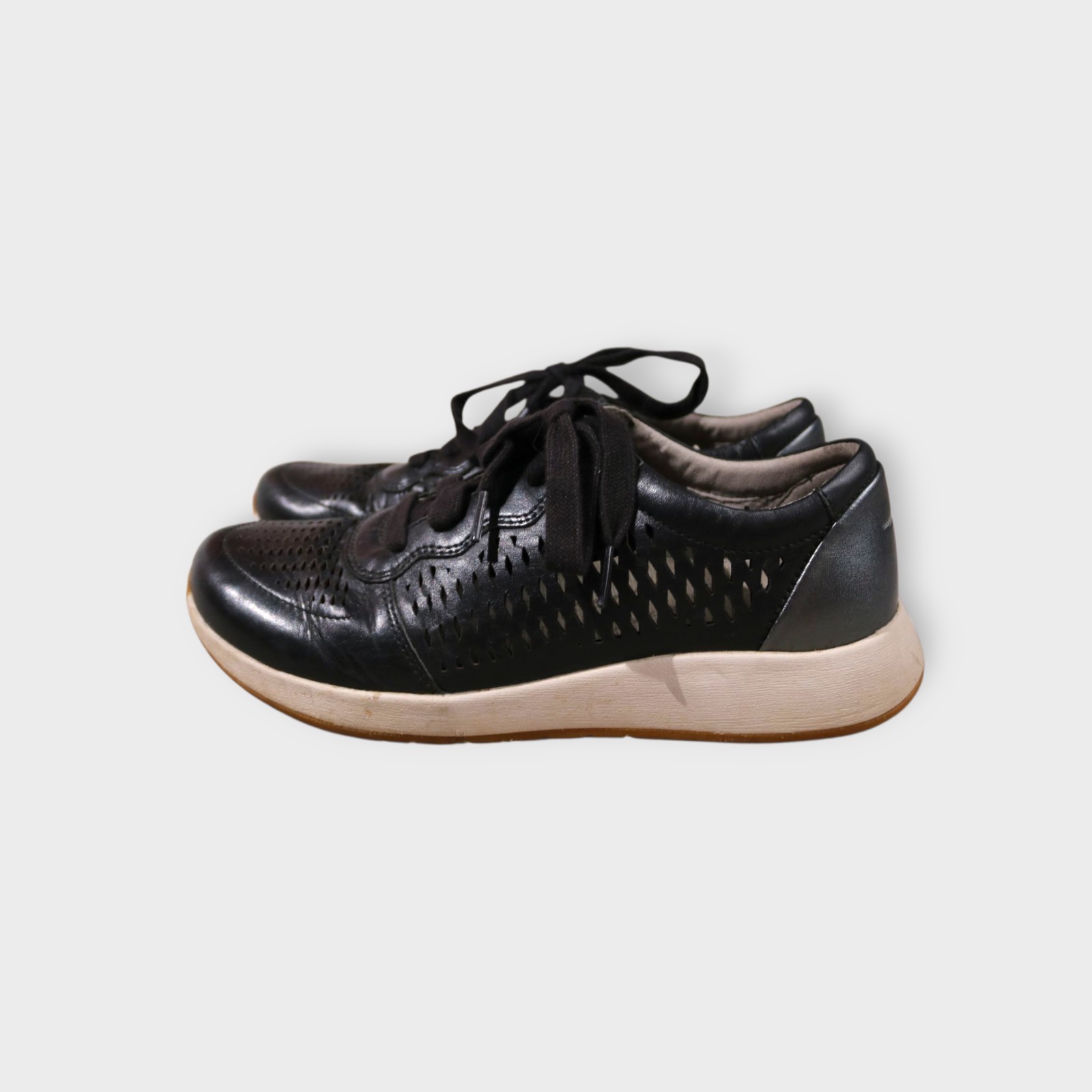 Dansko Charlie Sneakers Size 38 Perforated Leather Activewear Athleisure Outdoor
