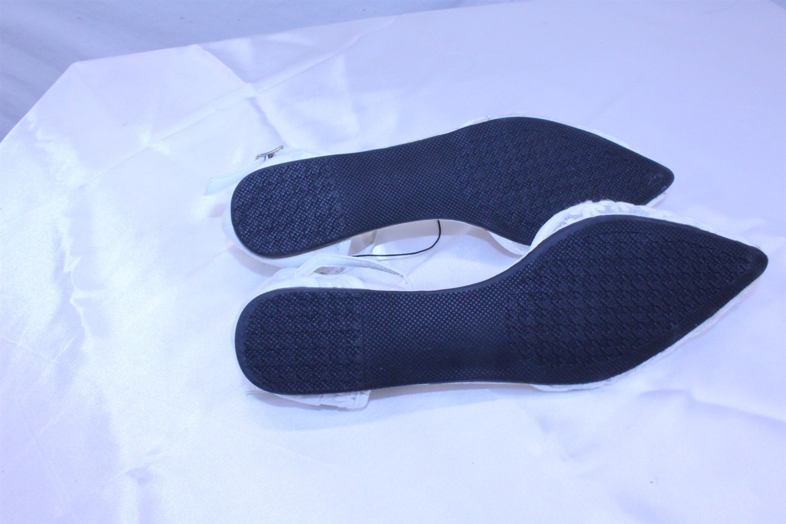 Flats with Embroidered Floral Mesh Toe White, Size 7 Women’s
