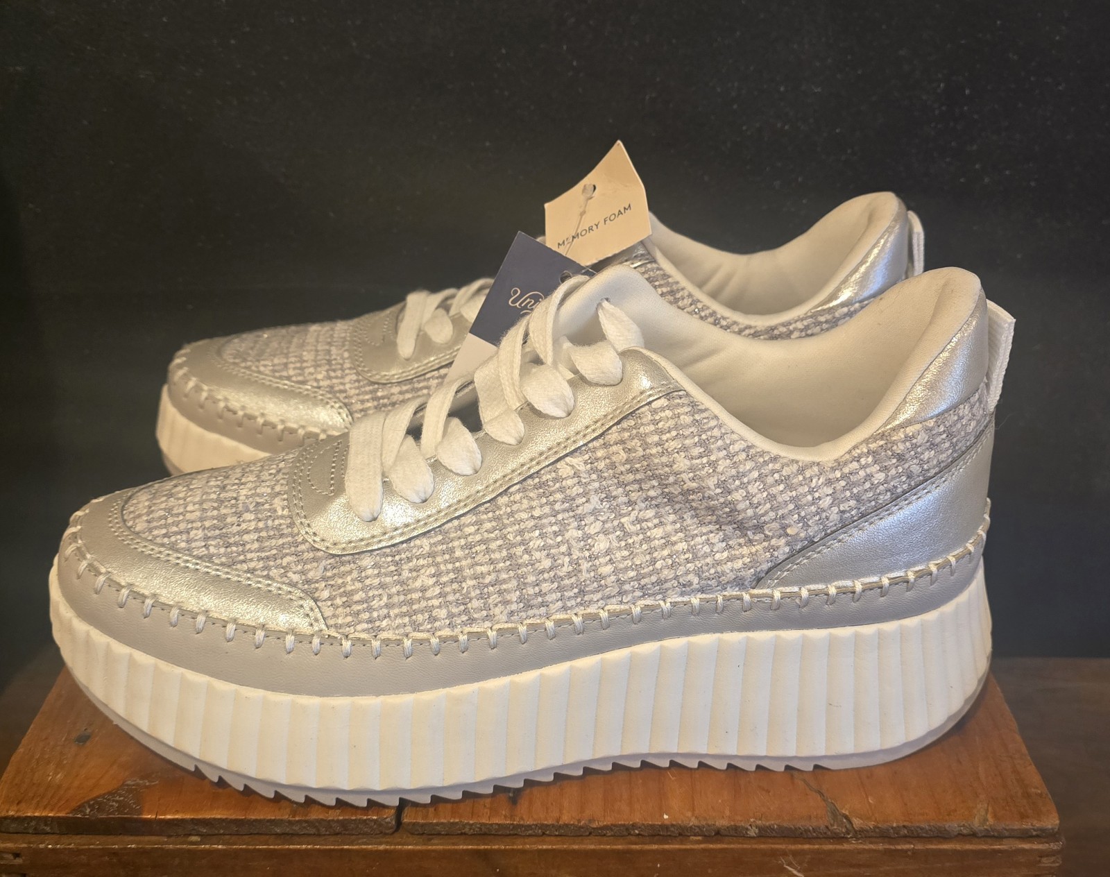 Universal Thread Womens Silver Persephone Sneakers Memory Foam Sz 9.5 New w Tags