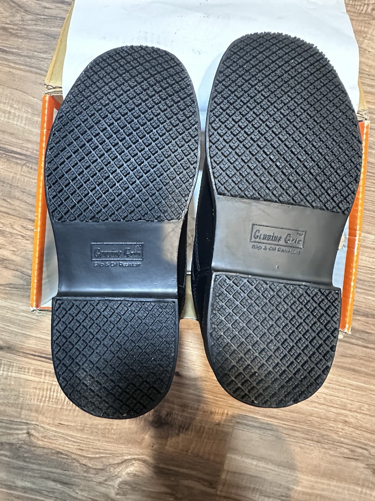 Genuine Grip Slip Resistant Grip Women Shoes Size 9