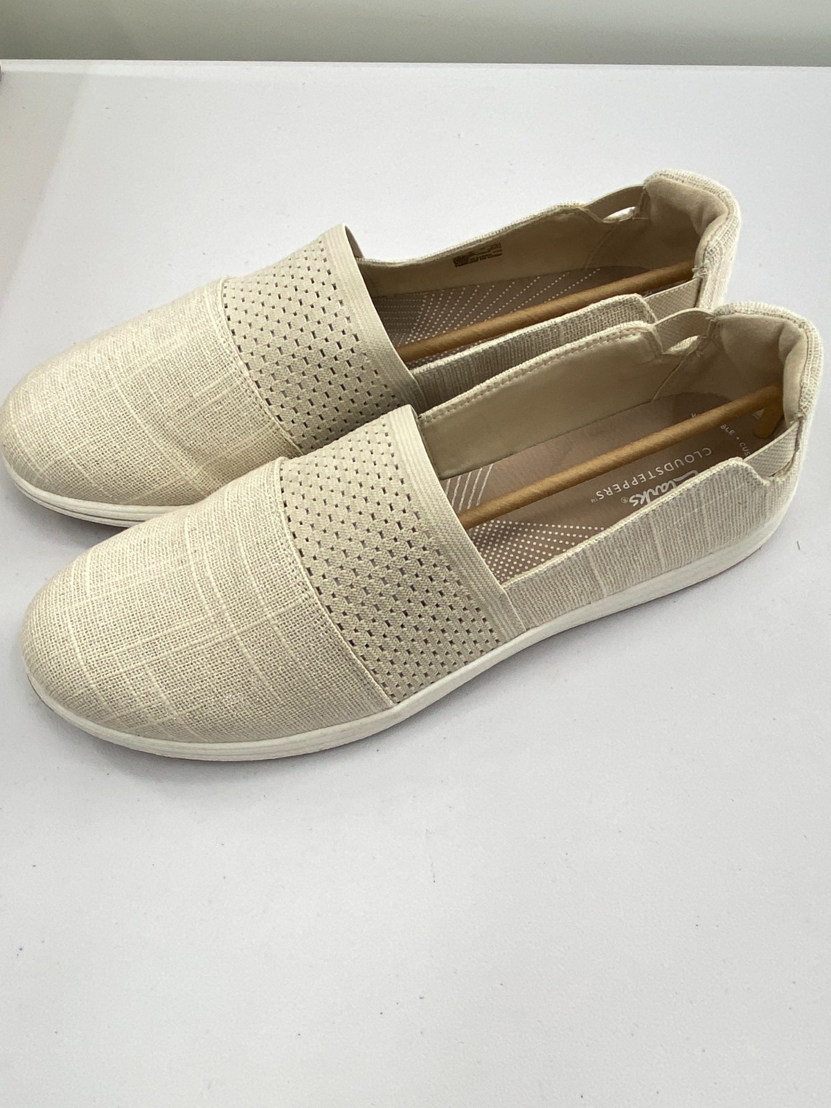 Clarks Women’s Breeze Vibe Slip On Shoes- Natural Interest- Size 12