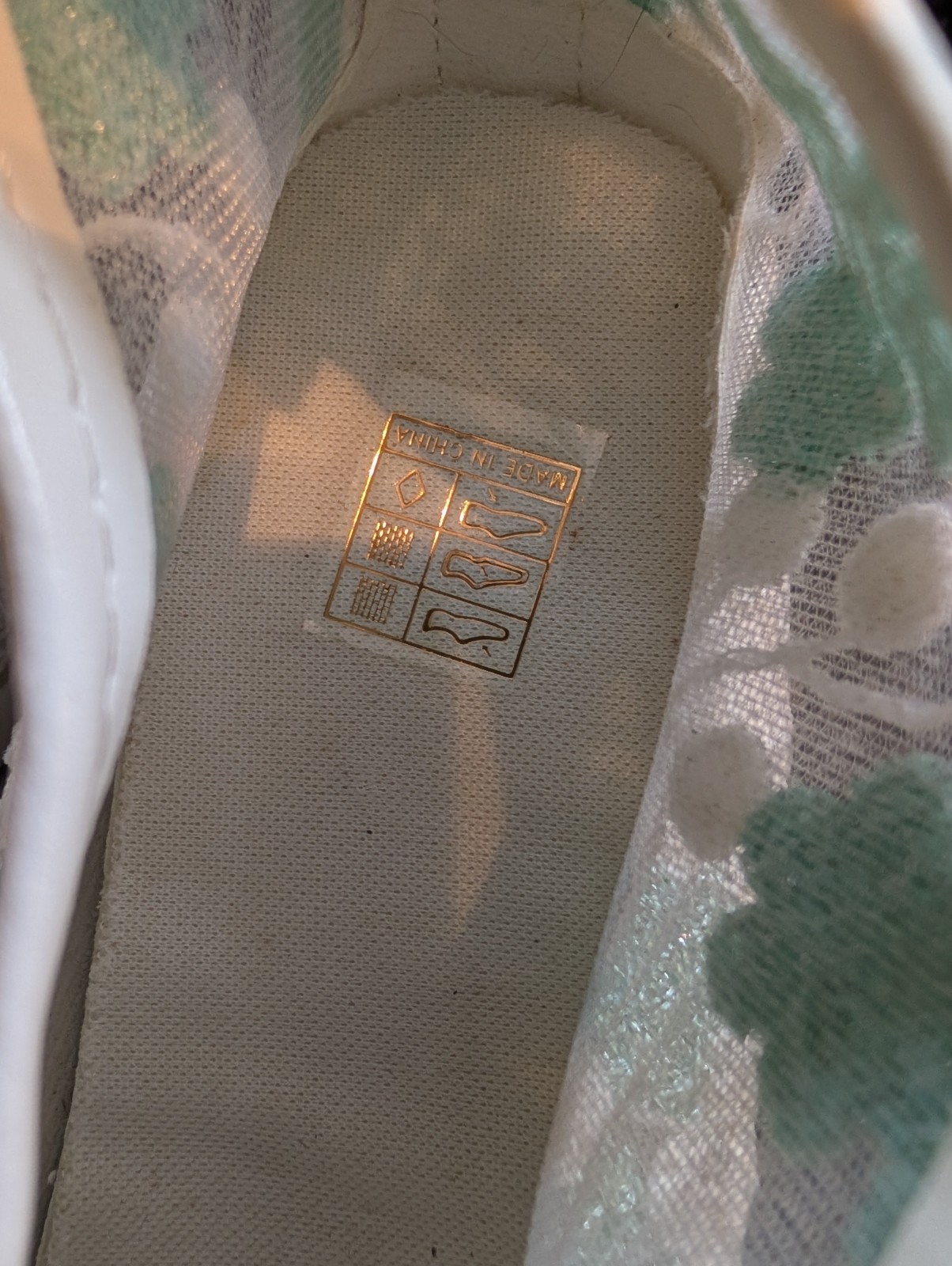 Women’s Slip-On Sz 9.5 White/Mint Floral Embroidered Mesh Lightweight GORGEOUS!