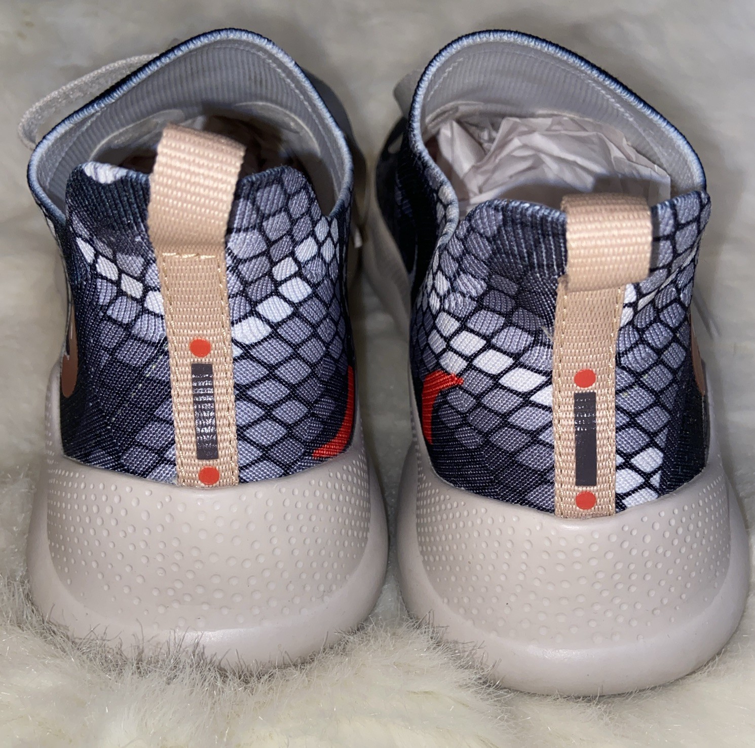 UIN Snake Mijas 1 Walking Shoe Womens 7 Blue Multi Knit Slip On Sneaker Comfort