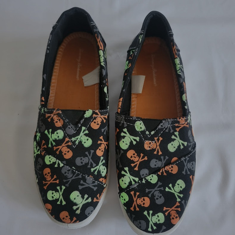 Women’s Tommy Bahama Shoes Size 8.5 Halloween Skull Slip On Glow In The Dark