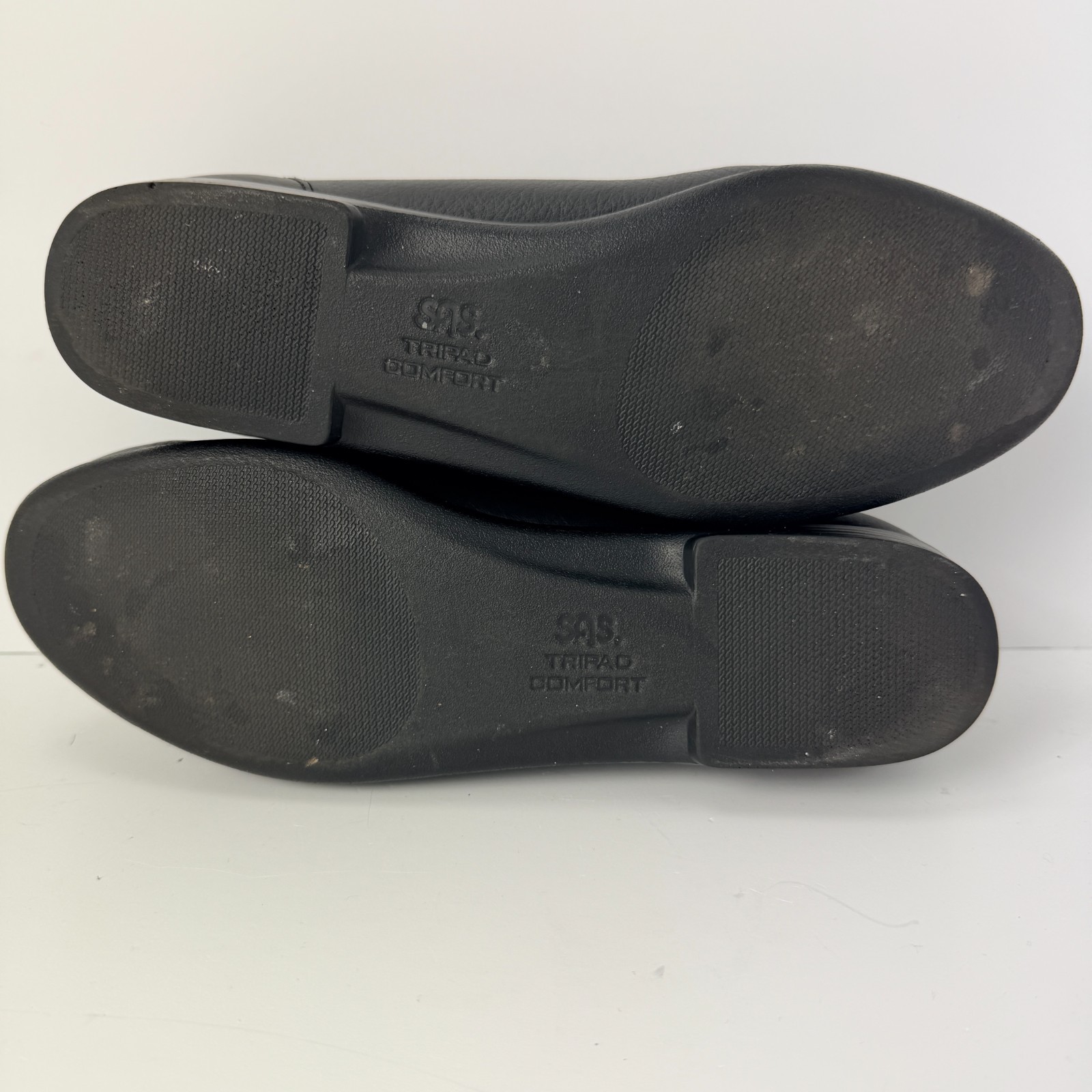 Womens Black Leather Comfort Loafer Slip On Low Heel Size 10 N Classic Work Shoe