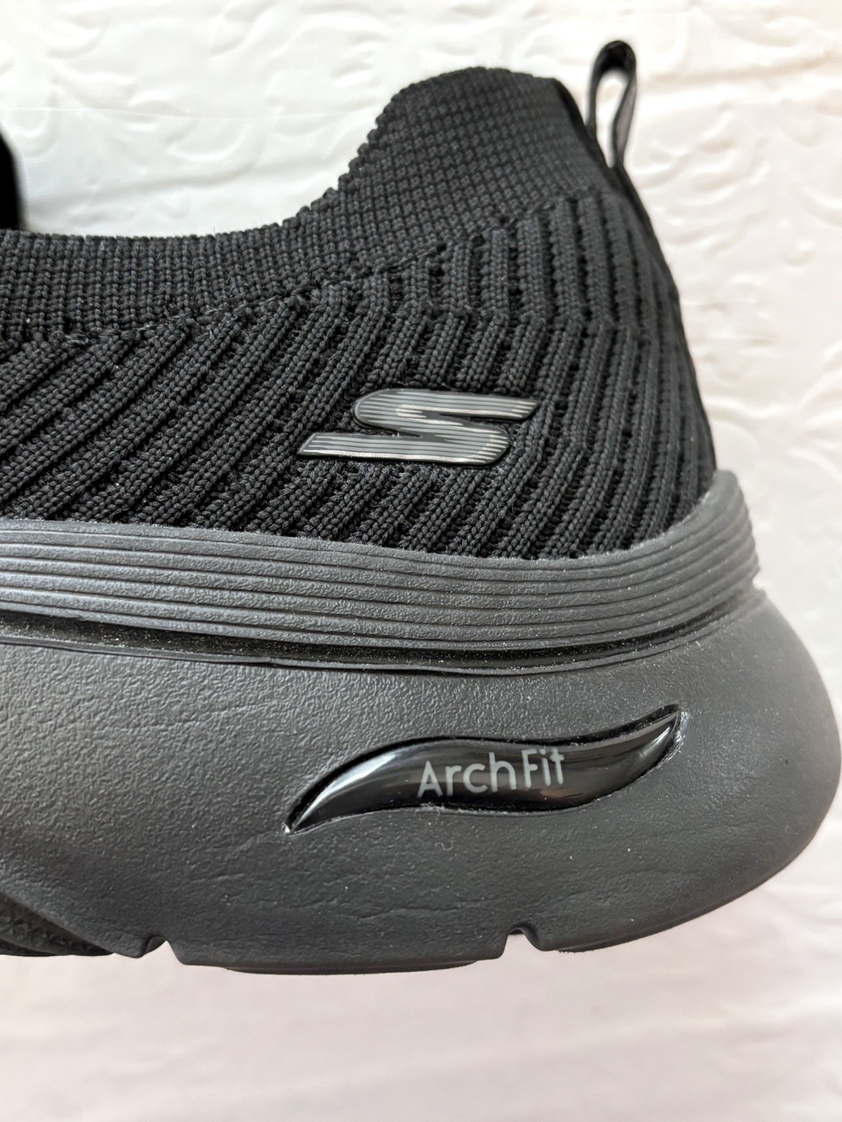 Sketchers GOwalk Air Cooled Slip-On Walking Shoes Womens Sz 7.5 Blk Mesh ArchFit