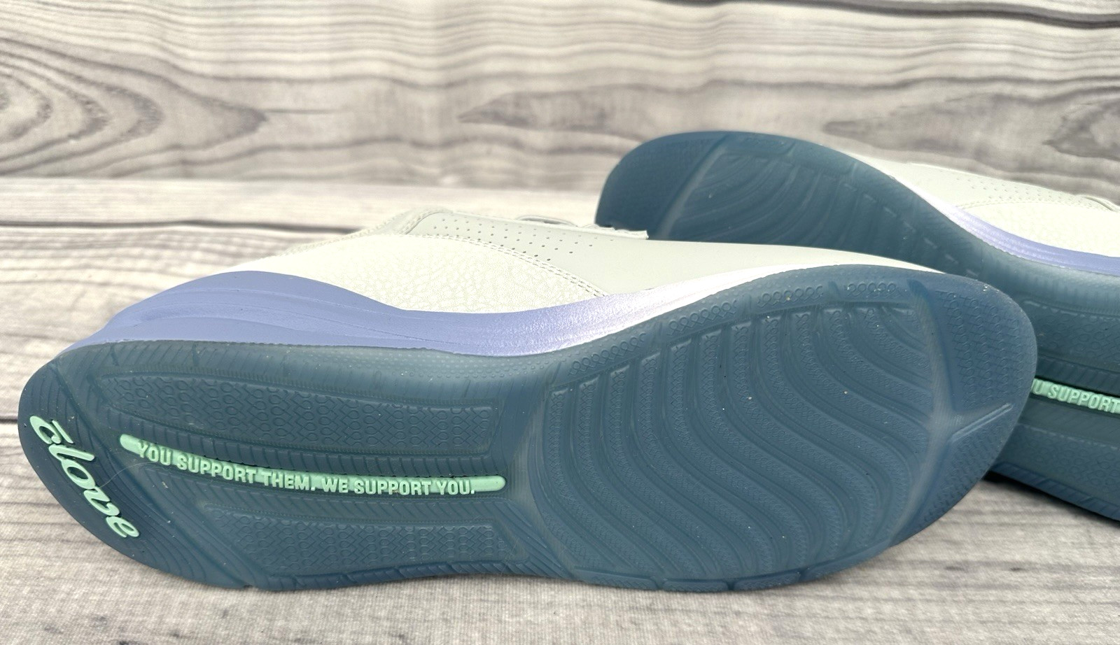 CLOVE COMFORT NURSING HEALTHCARE SHOES – SLIP AND FLUID RESISTANT 12.5 W / 11 M