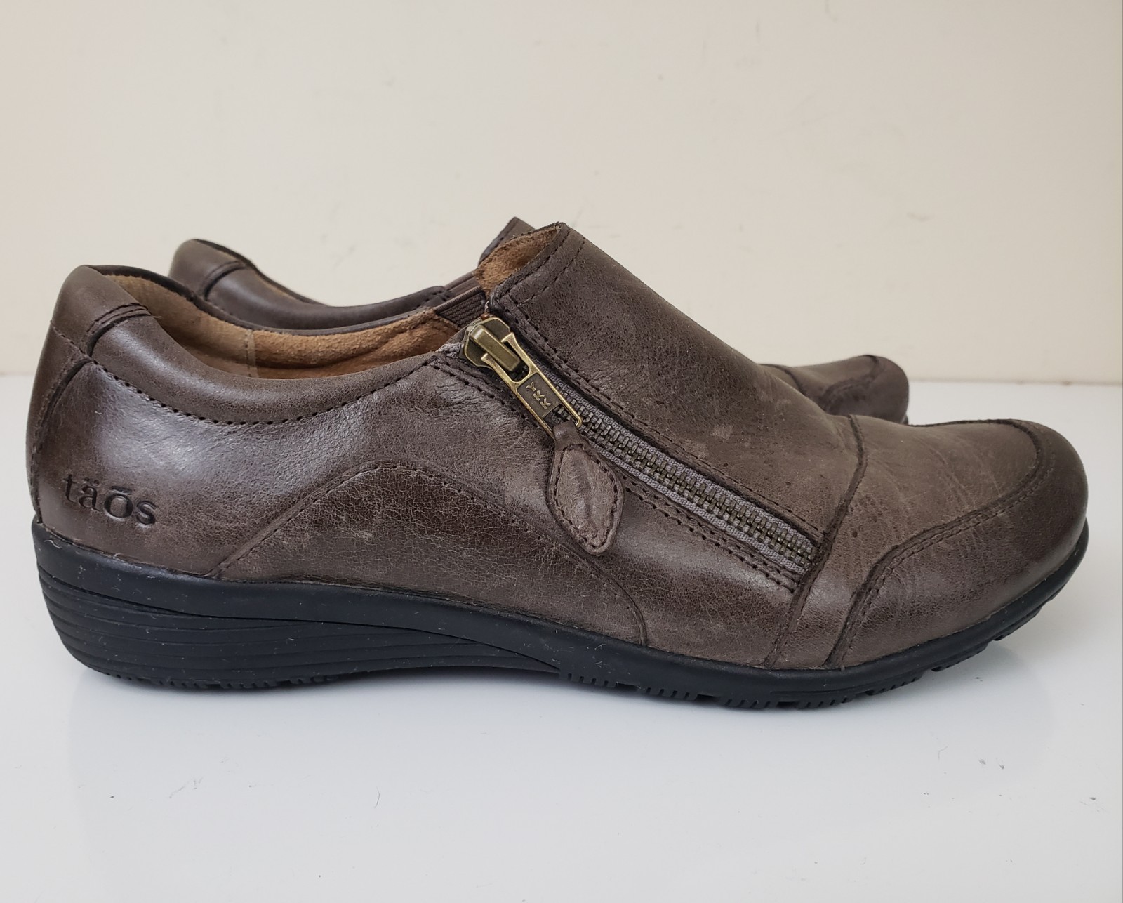 Taos Womens Character Womens Shoes Size 8.5 Steel Distressed Leather Bohemian