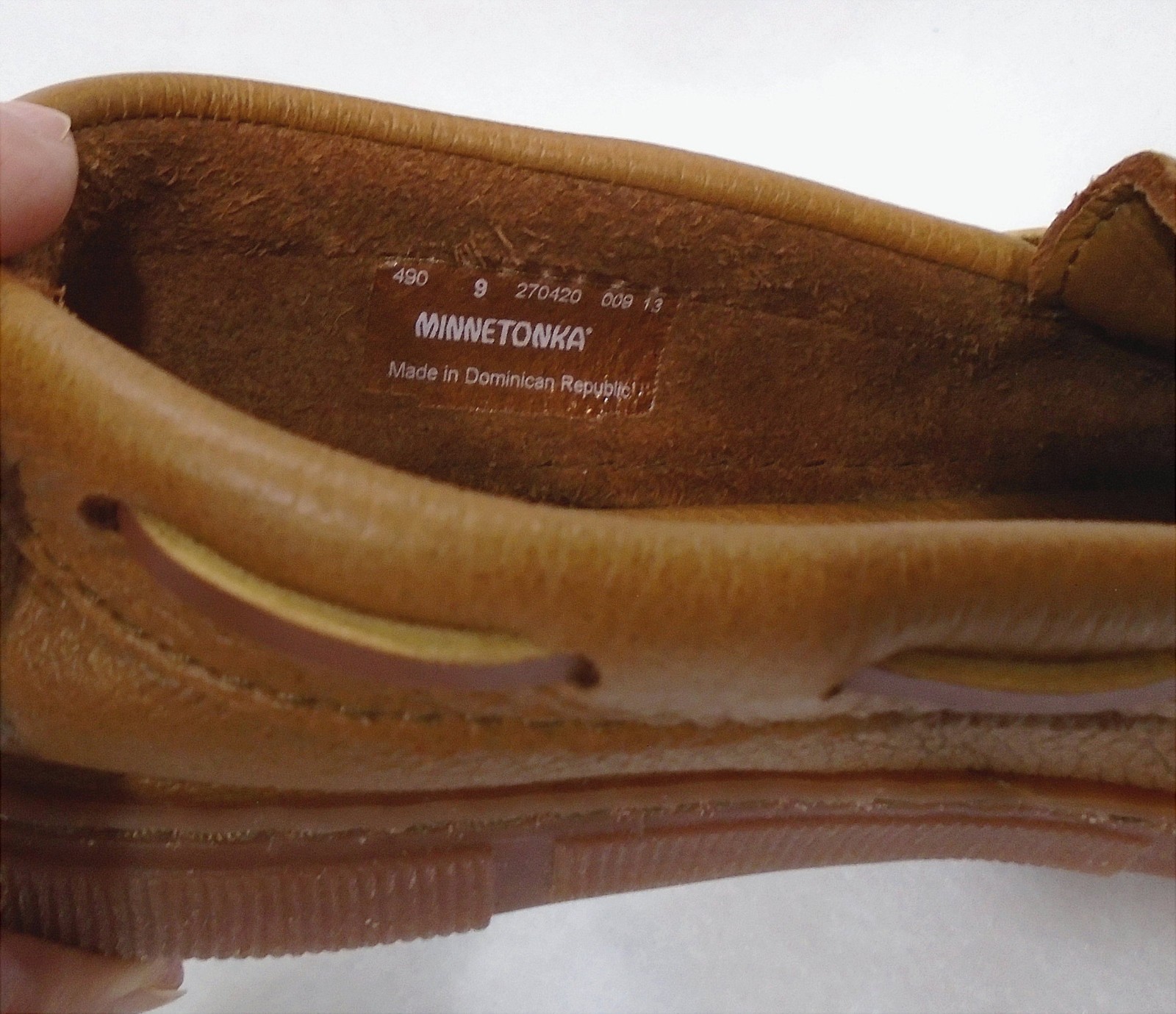 new MINNETONKA Moosehide Classic Mocassins Natural – never worn/no box