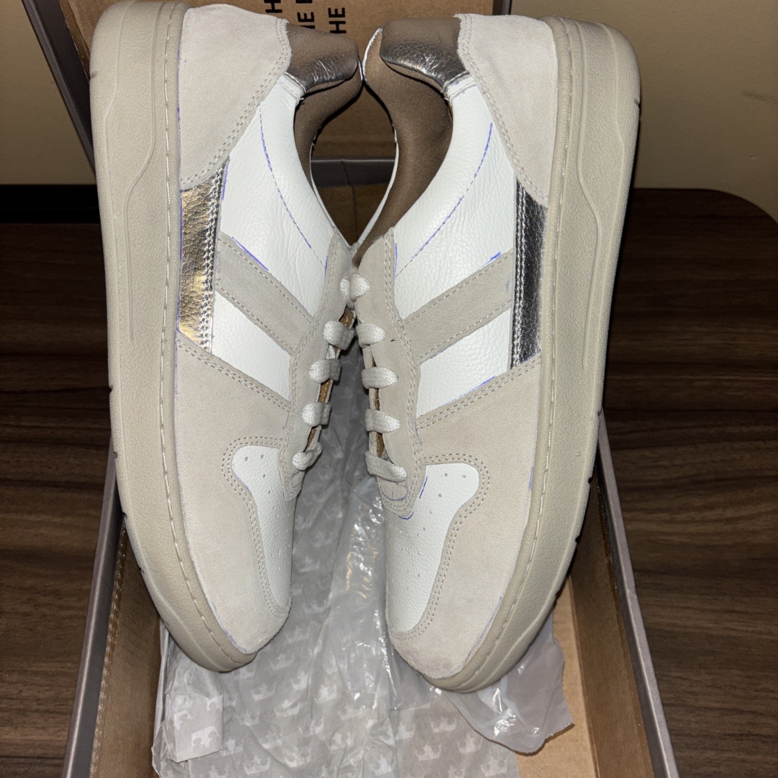 NIB Crown Vintage Tate Women 10 Leather Lace Up Sneakers White Gray Silver 41.5