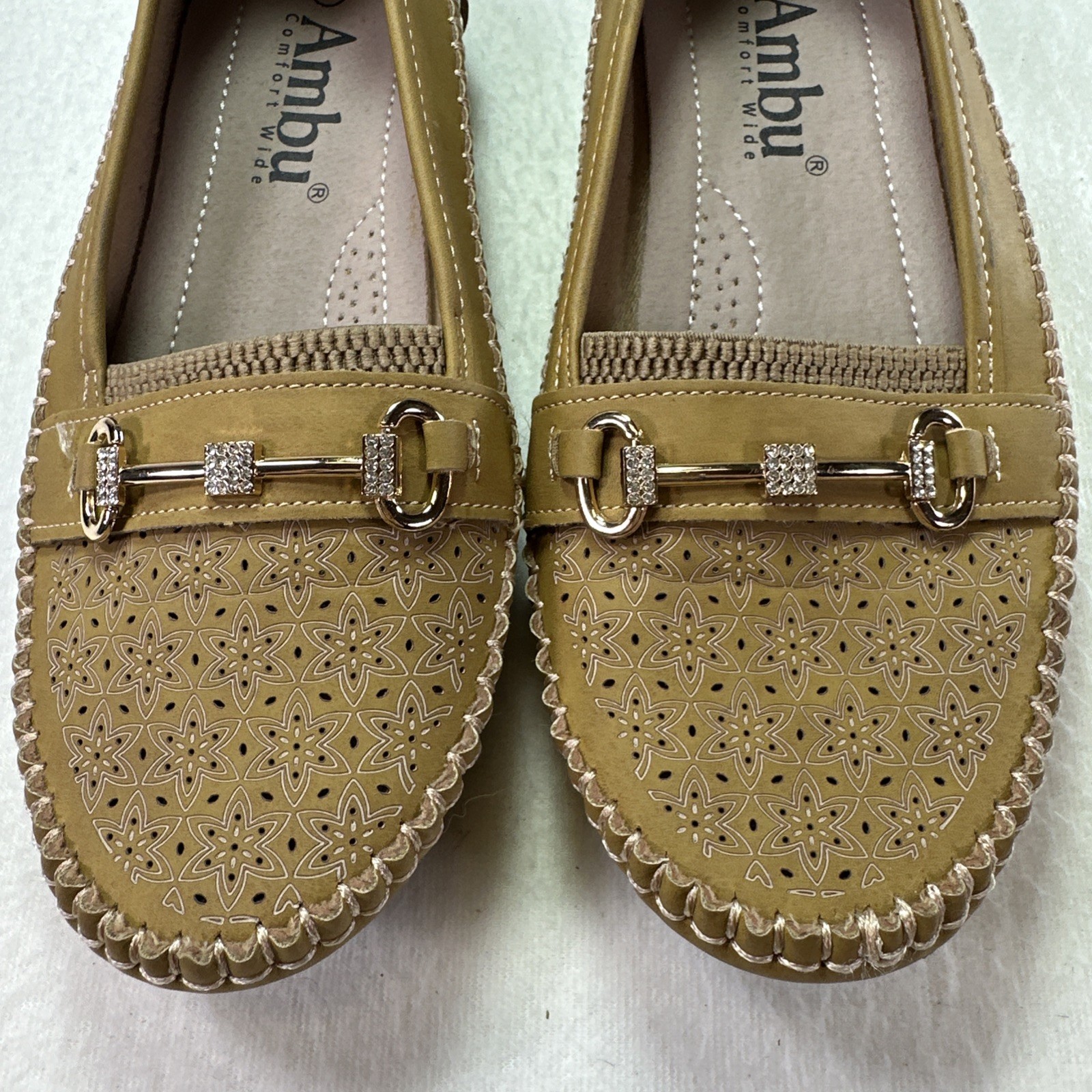 Moccasin Ambu Comfort Womens Size 7 Shoes Flat Slip On Loafers Beige Tan Nwob