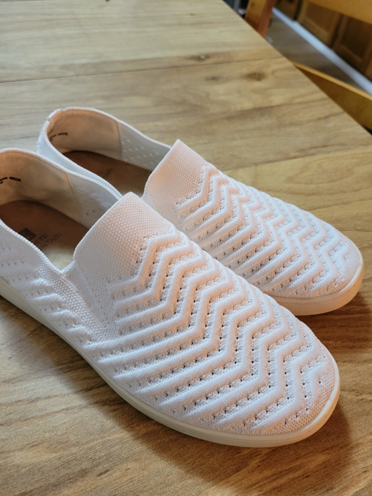 White Mtn “Courage” Slip-on Sneakers. Textured Knit Upper sz 8-M SUPER CLEAN!!!