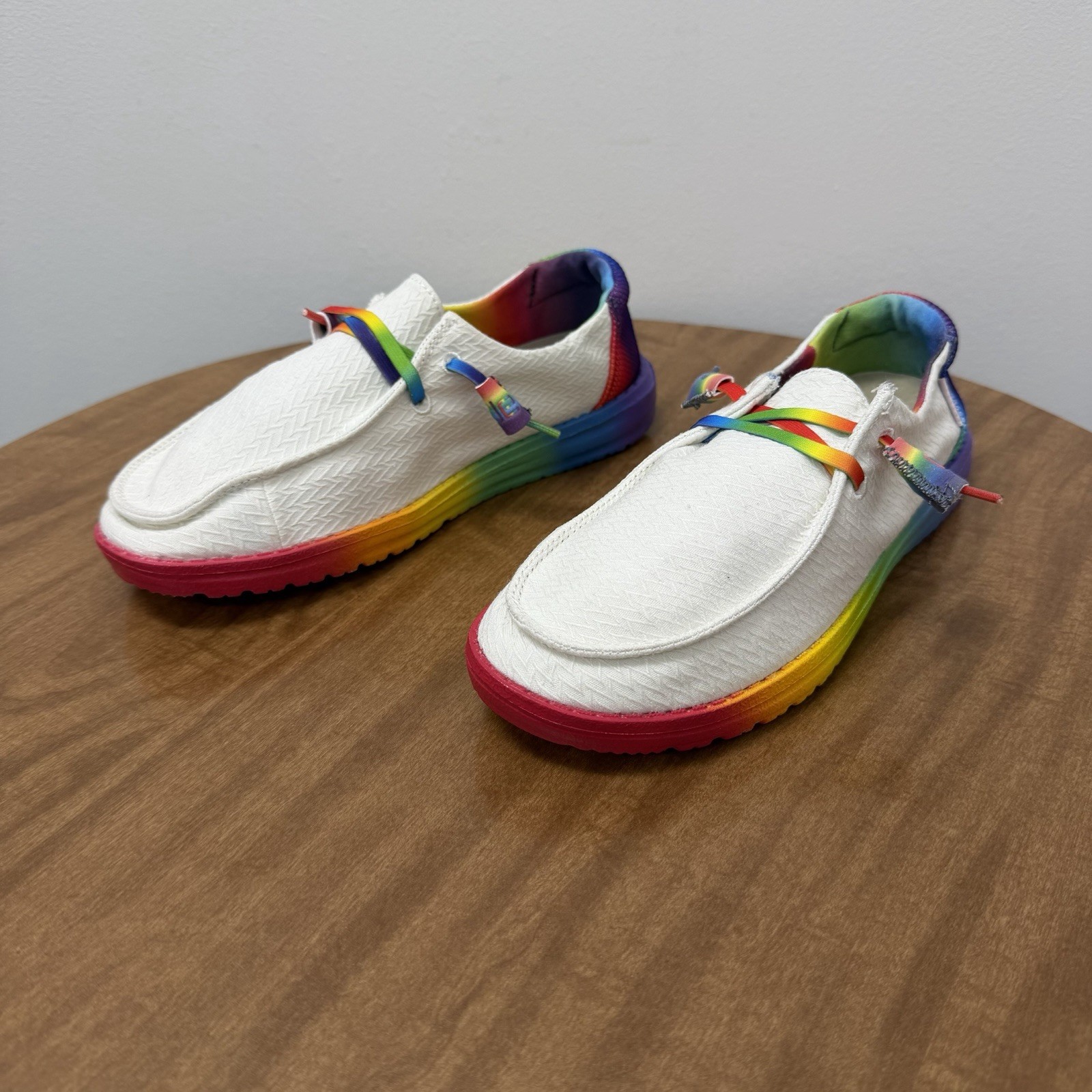 HEY DUDE Wendy PRIDE Rainbow SLIP ON Loafers in WHITE x RAINBOWS – Women’s 6 US