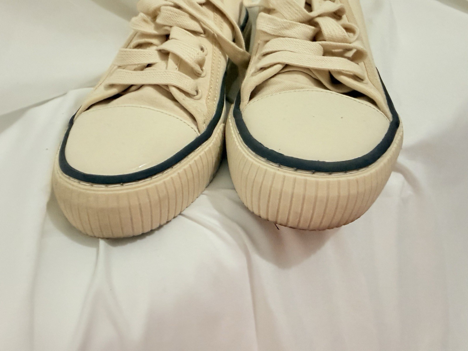 Free Assembly Canvas Low Top Sneaker Women Cream Sz 9 School