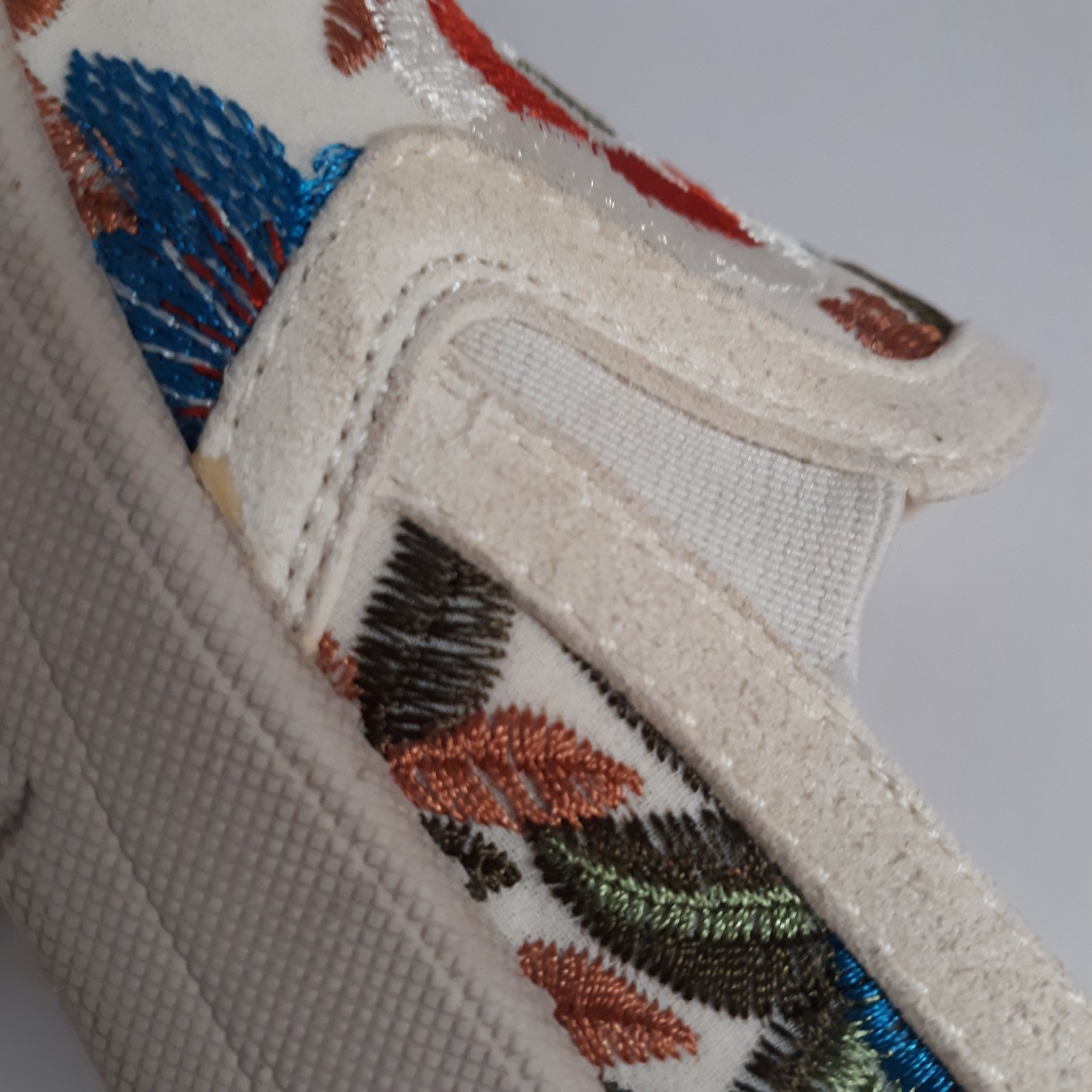 Baretraps Beech Floral Embroidered Multi/Beige Slip-On Women Sz 8M Casual Shoes