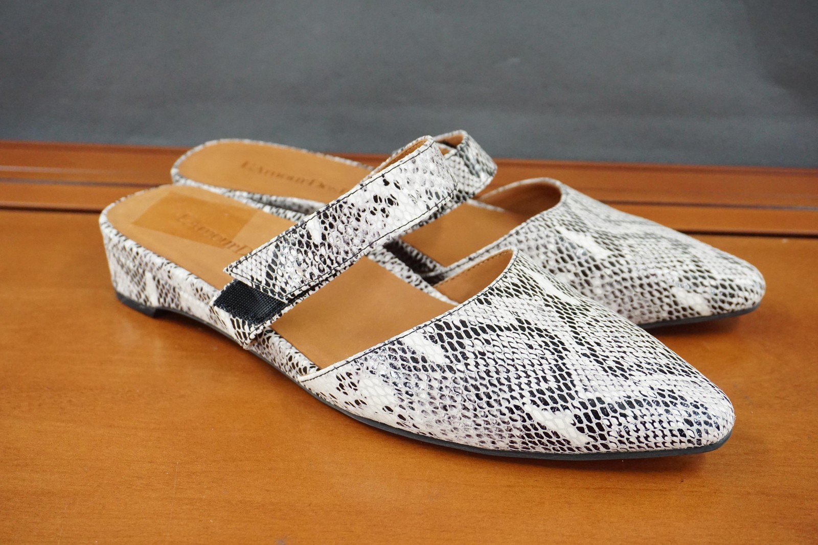 L’Amour Des Pieds Baruk Flats Shoes Womens 8.5 White Snake Print Leather Mules